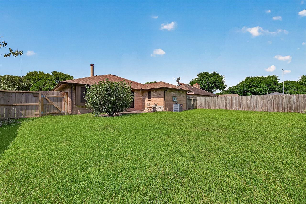 7530 Gulfbriar Place Property Photo 14