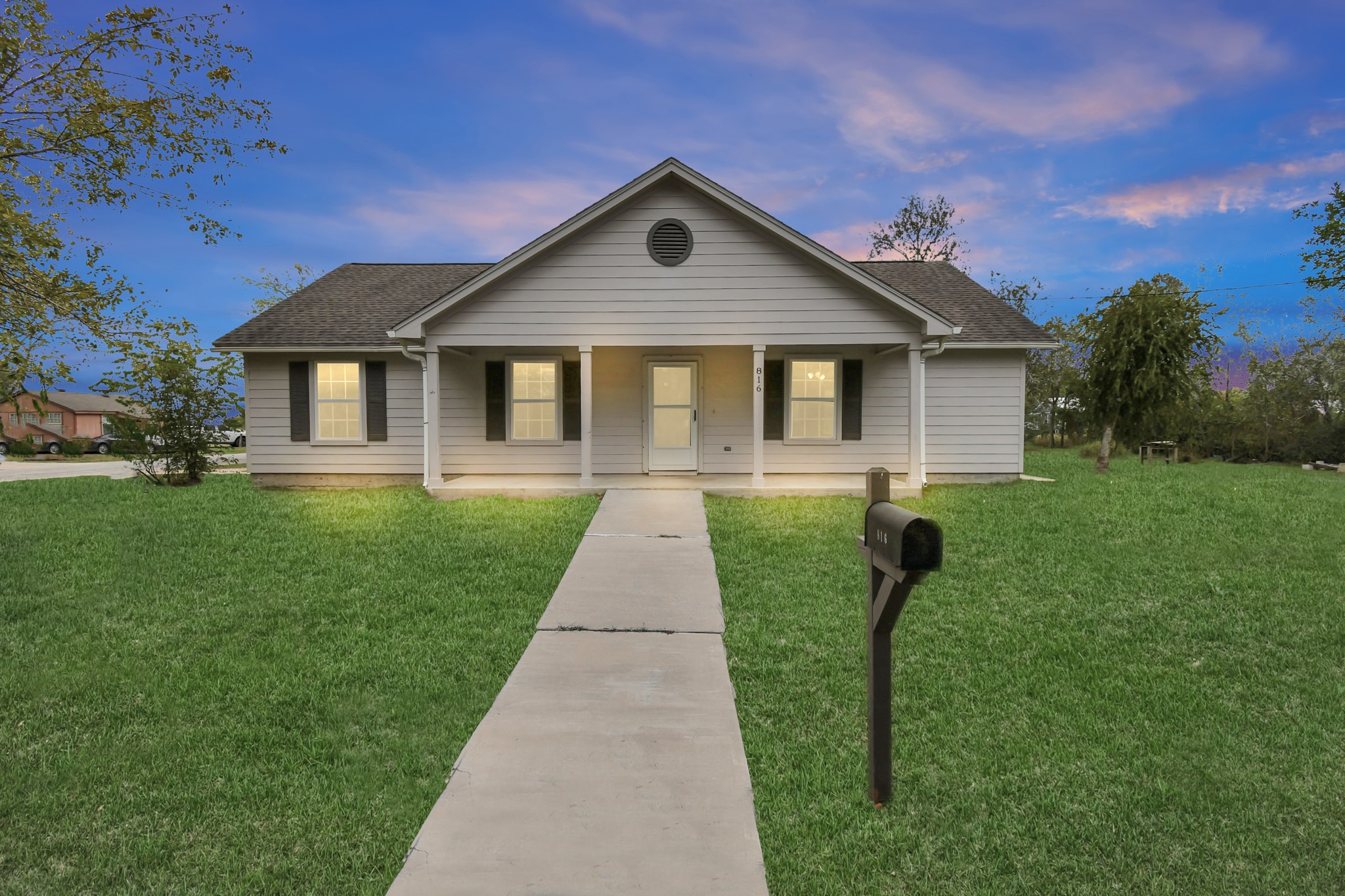816 Erie Street Property Photo