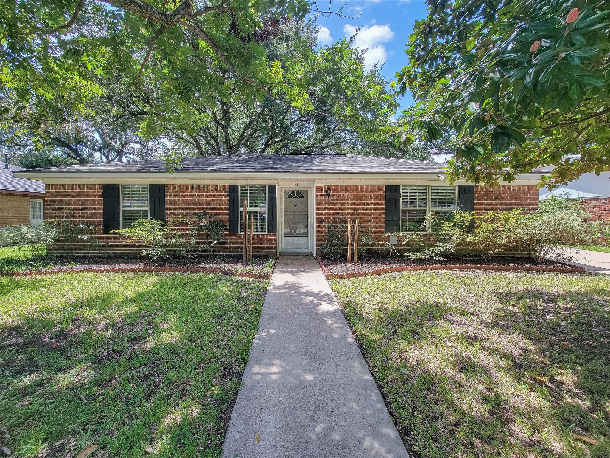 111 Azalea Property Photo 1