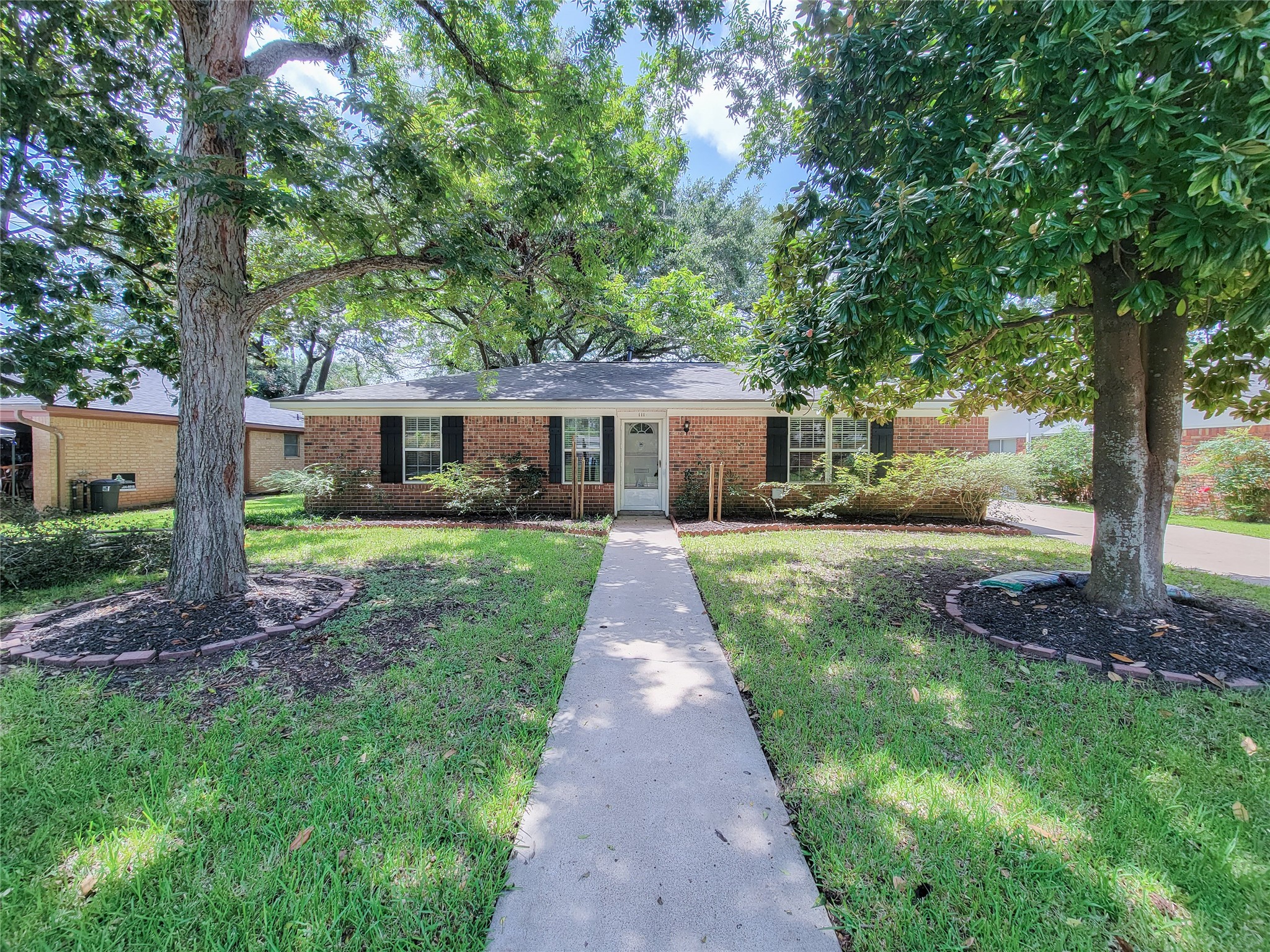 111 Azalea Property Photo 2