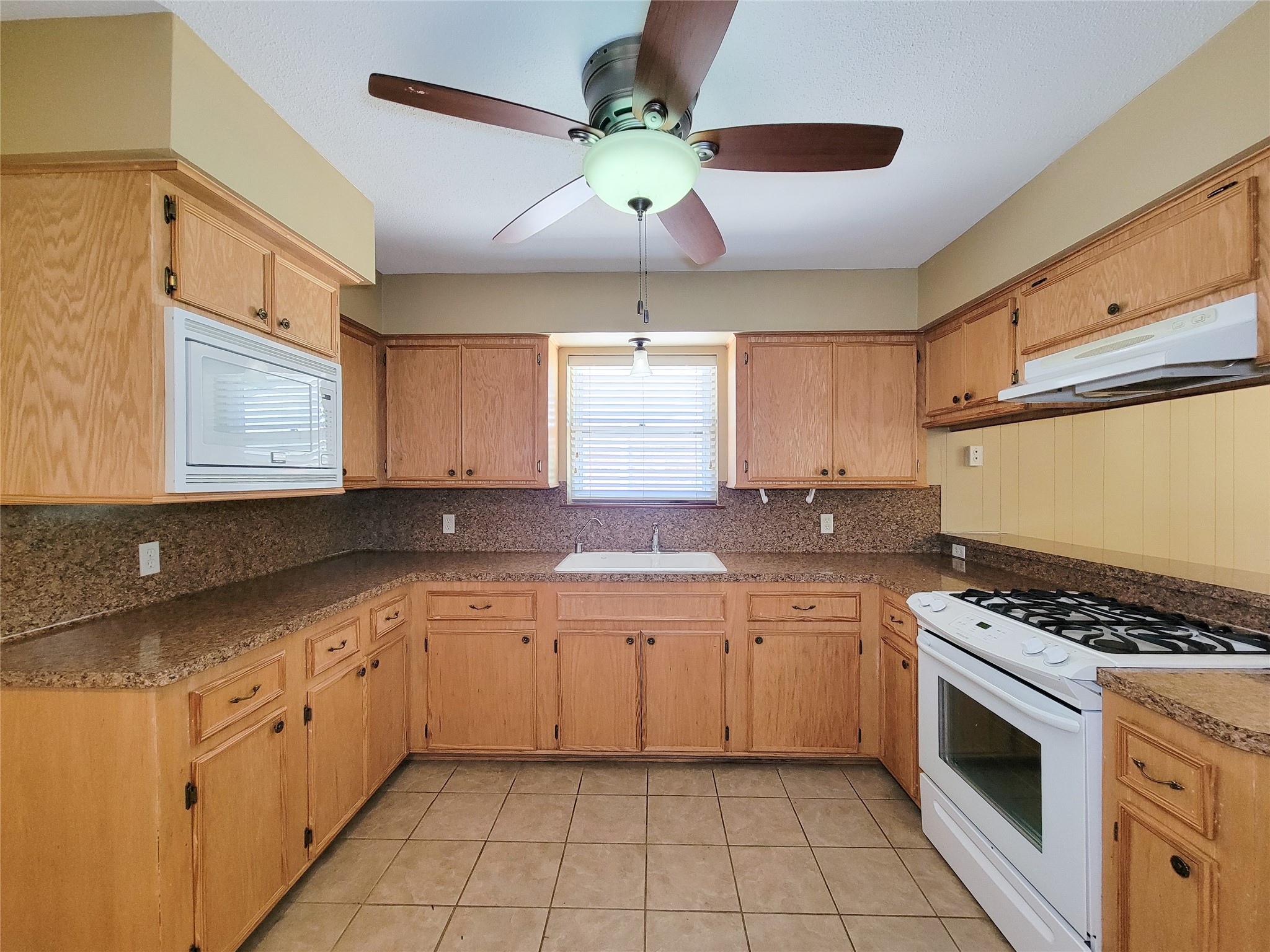 111 Azalea Property Photo 11