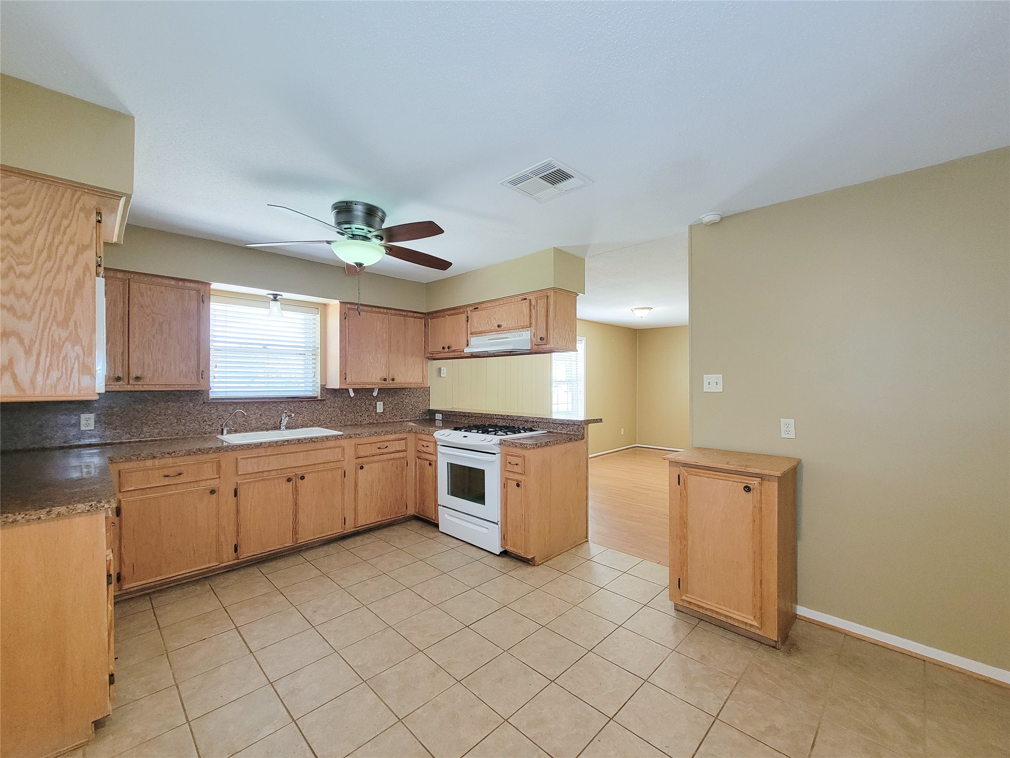 111 Azalea Property Photo 15