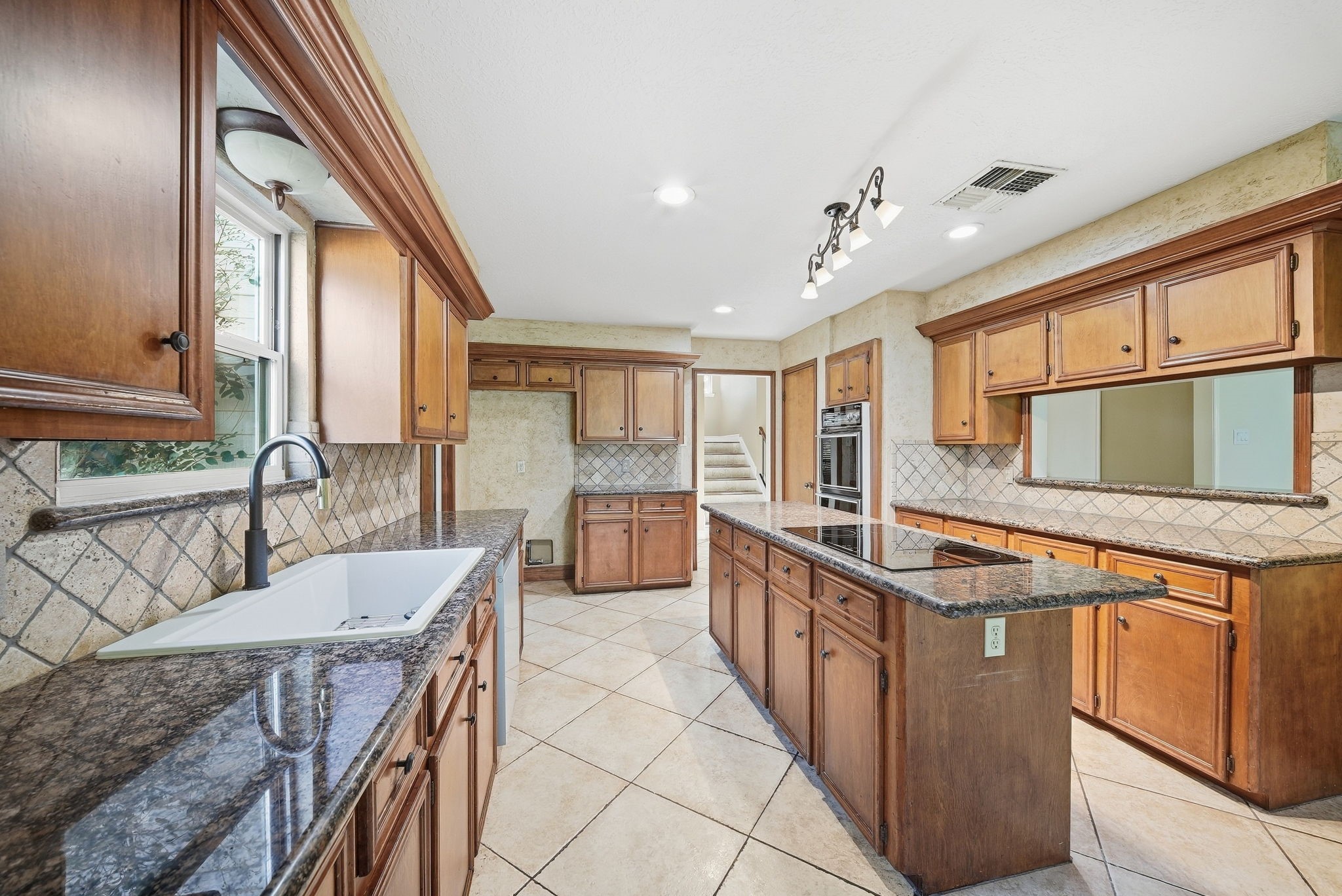 7711 Brook Springs Drive Property Photo 6
