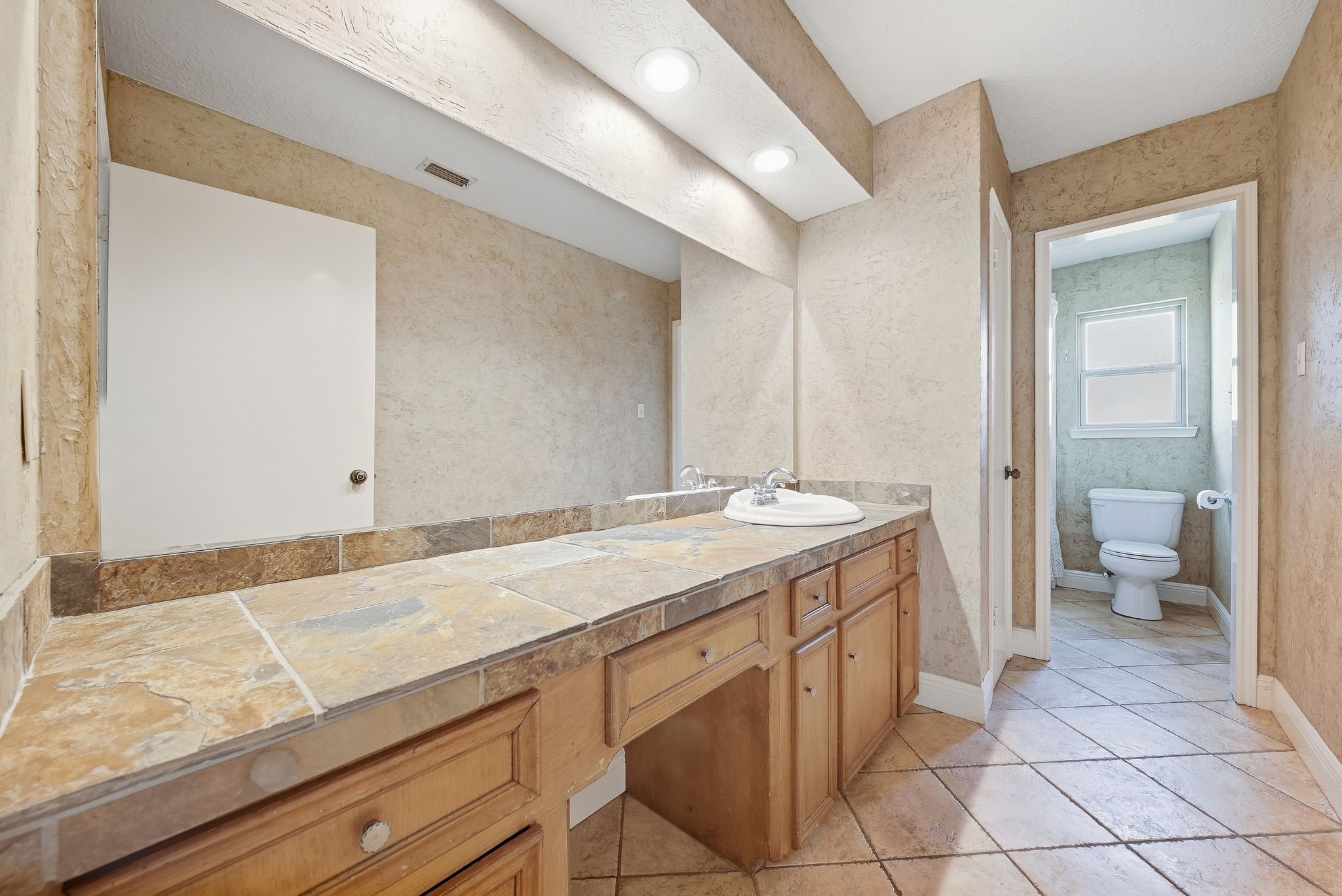 7711 Brook Springs Drive Property Photo 12