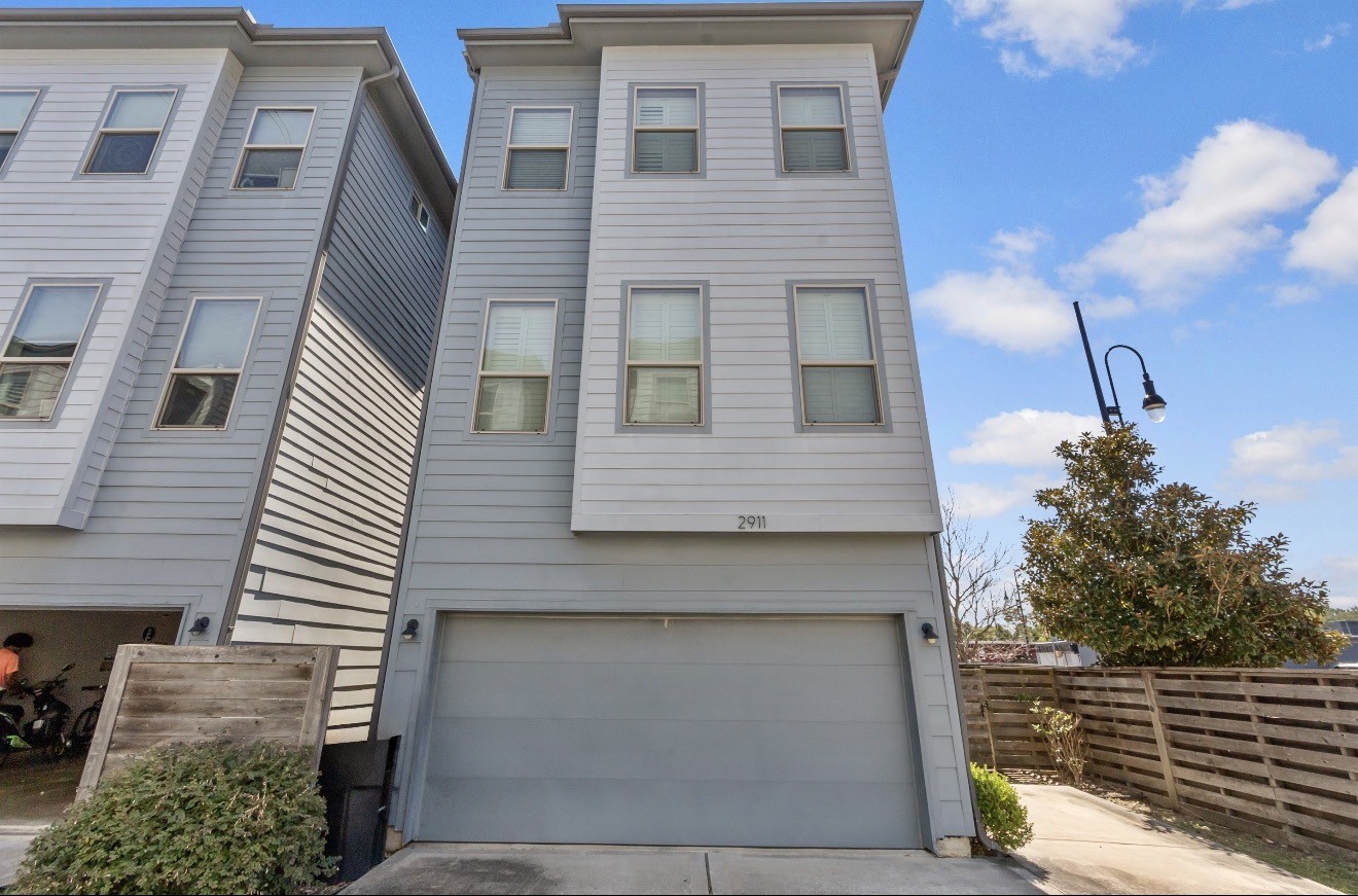 2911 Blodgett Street Property Photo 4