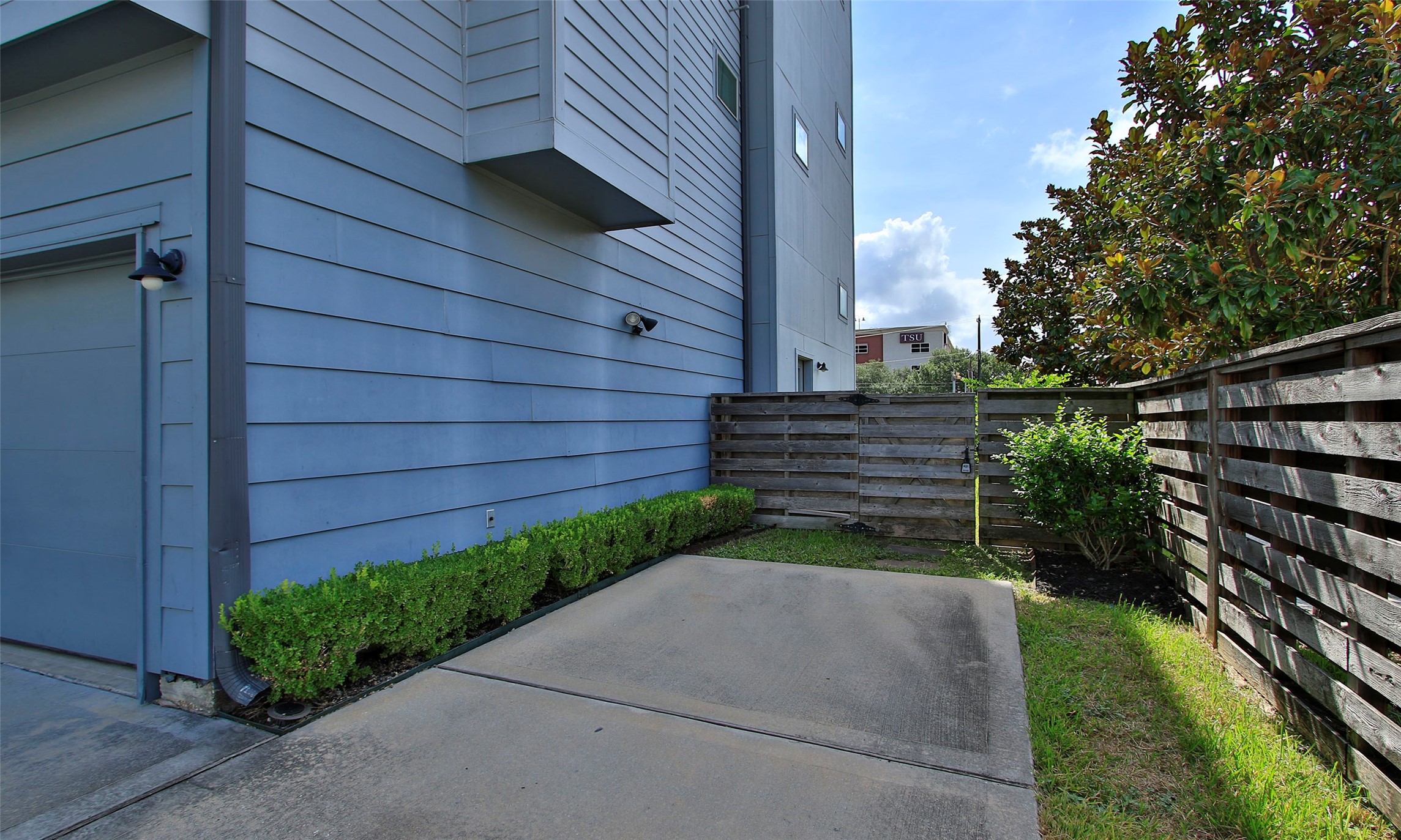 2911 Blodgett Street Property Photo 22