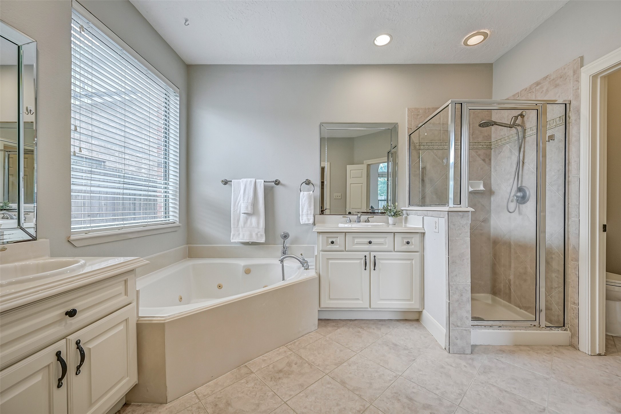 2611 Katie Harbor Drive Property Photo 17