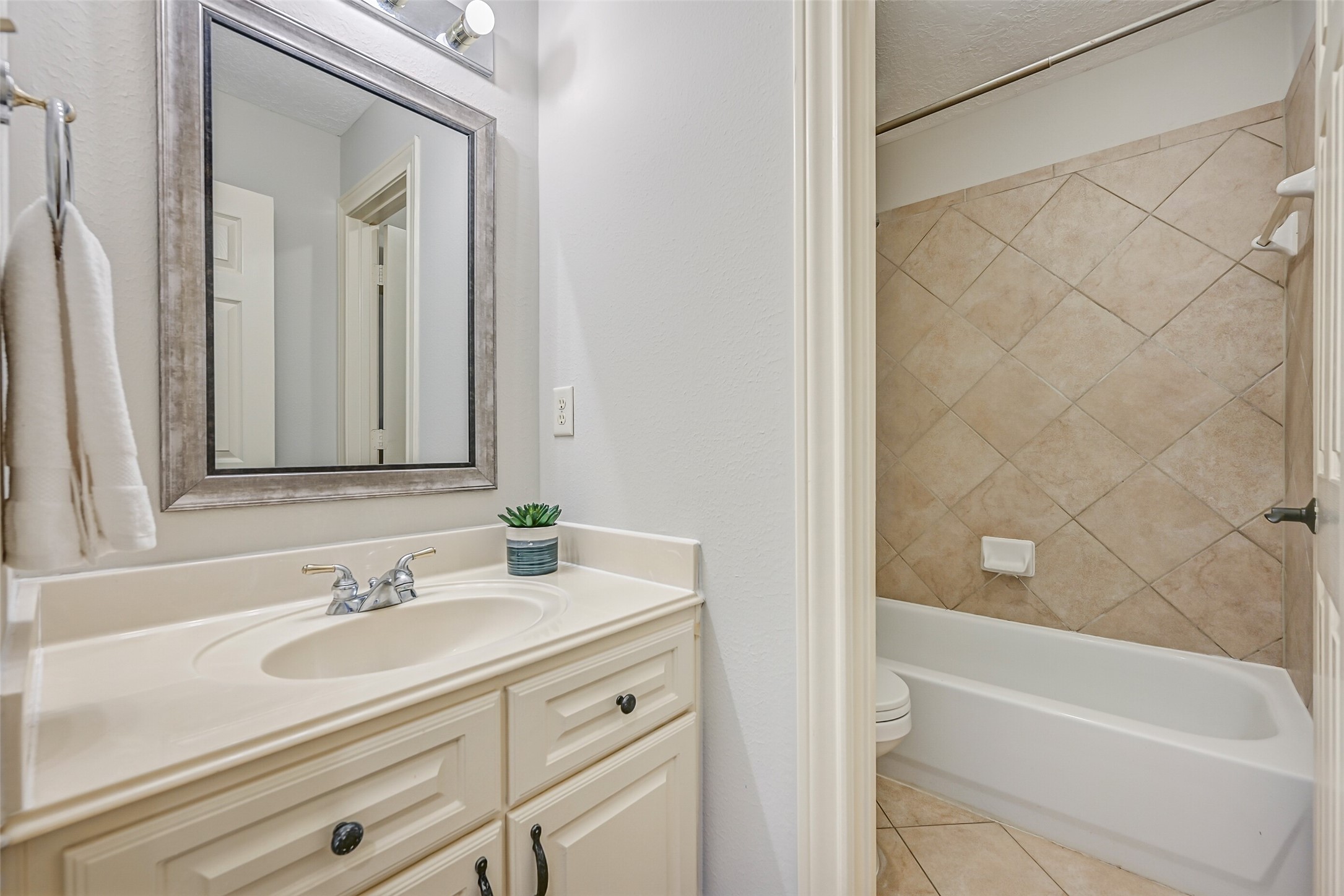 2611 Katie Harbor Drive Property Photo 20