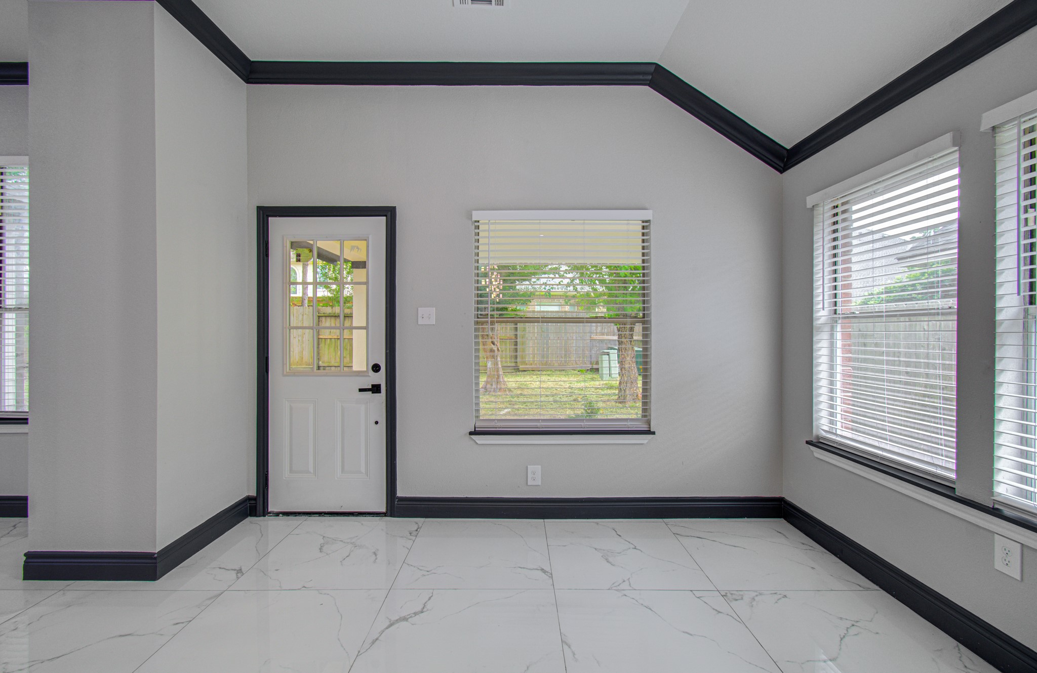 14414 Castle Cove Lane Property Photo 13