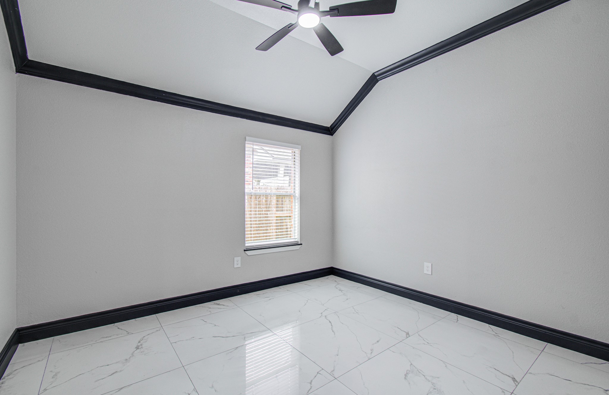 14414 Castle Cove Lane Property Photo 26