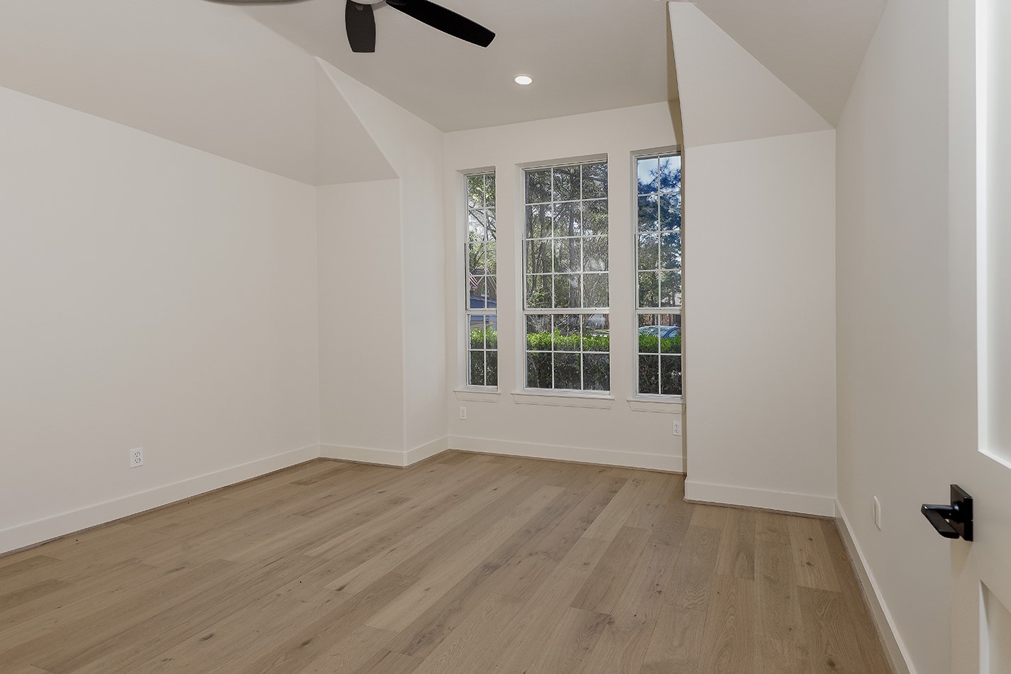 310 Leafsage Property Photo 21