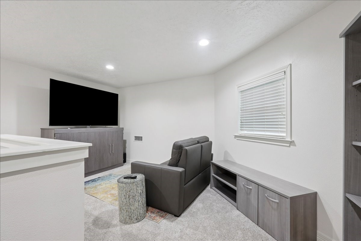 5840 Wynden Way Property Photo 21
