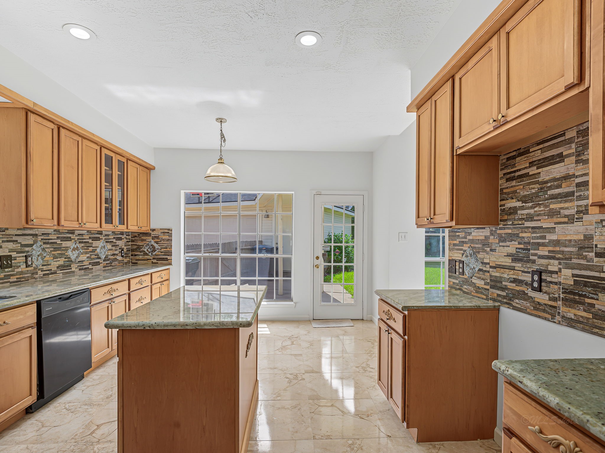 1615 Monvale Lane Property Photo 3