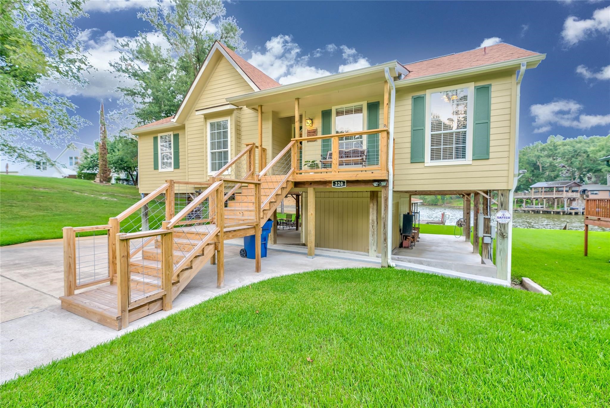 220 Harbor Drive Property Photo 3