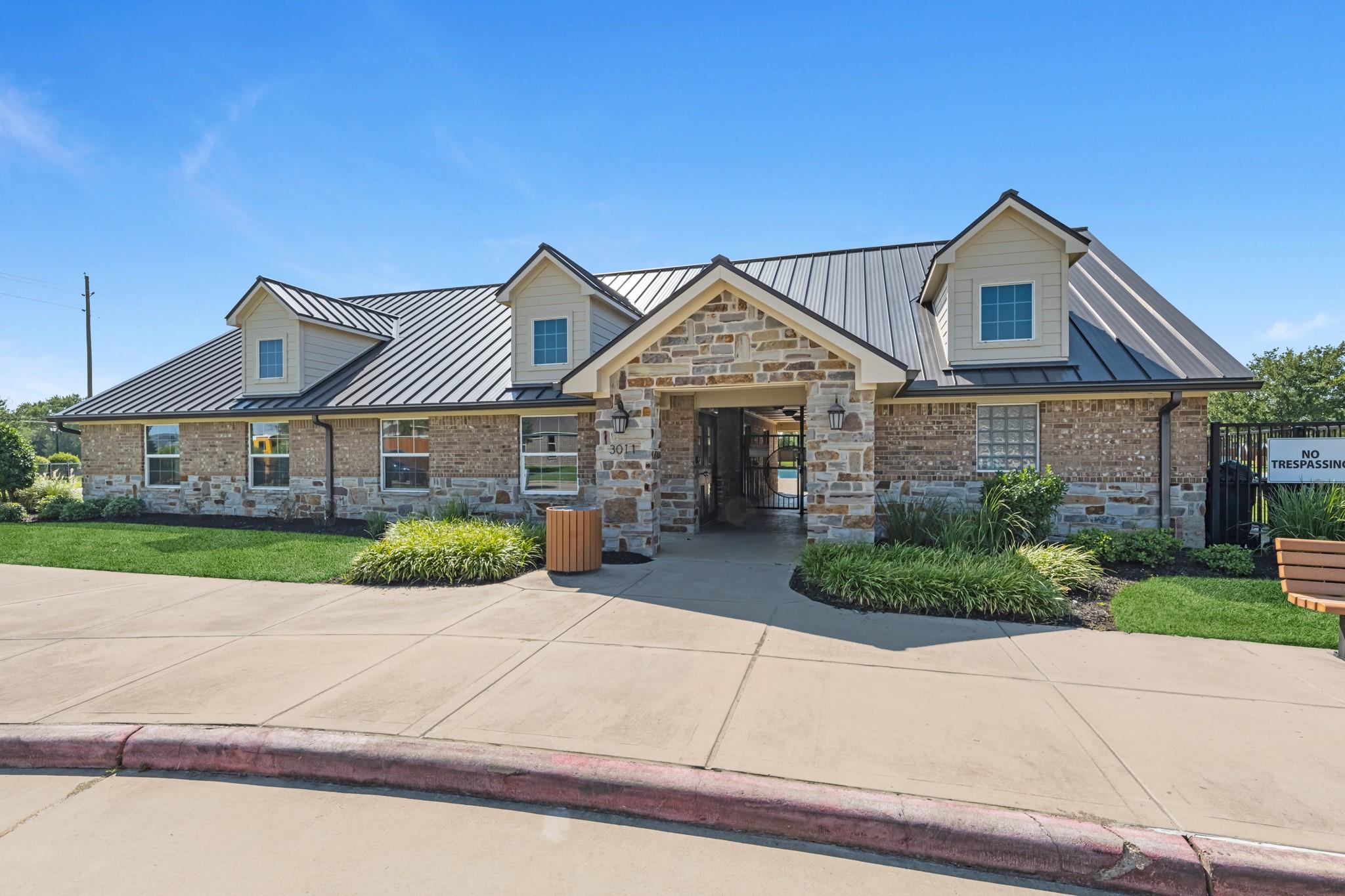 2602 Ivory Basewood Lane Property Photo 8
