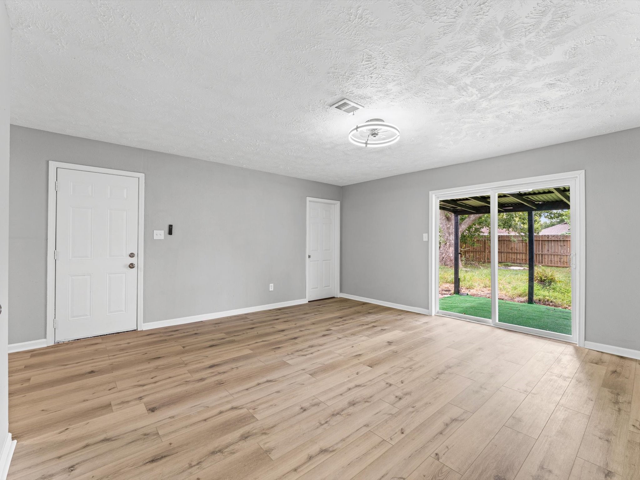 12206 Flushing Meadows Drive Property Photo 9