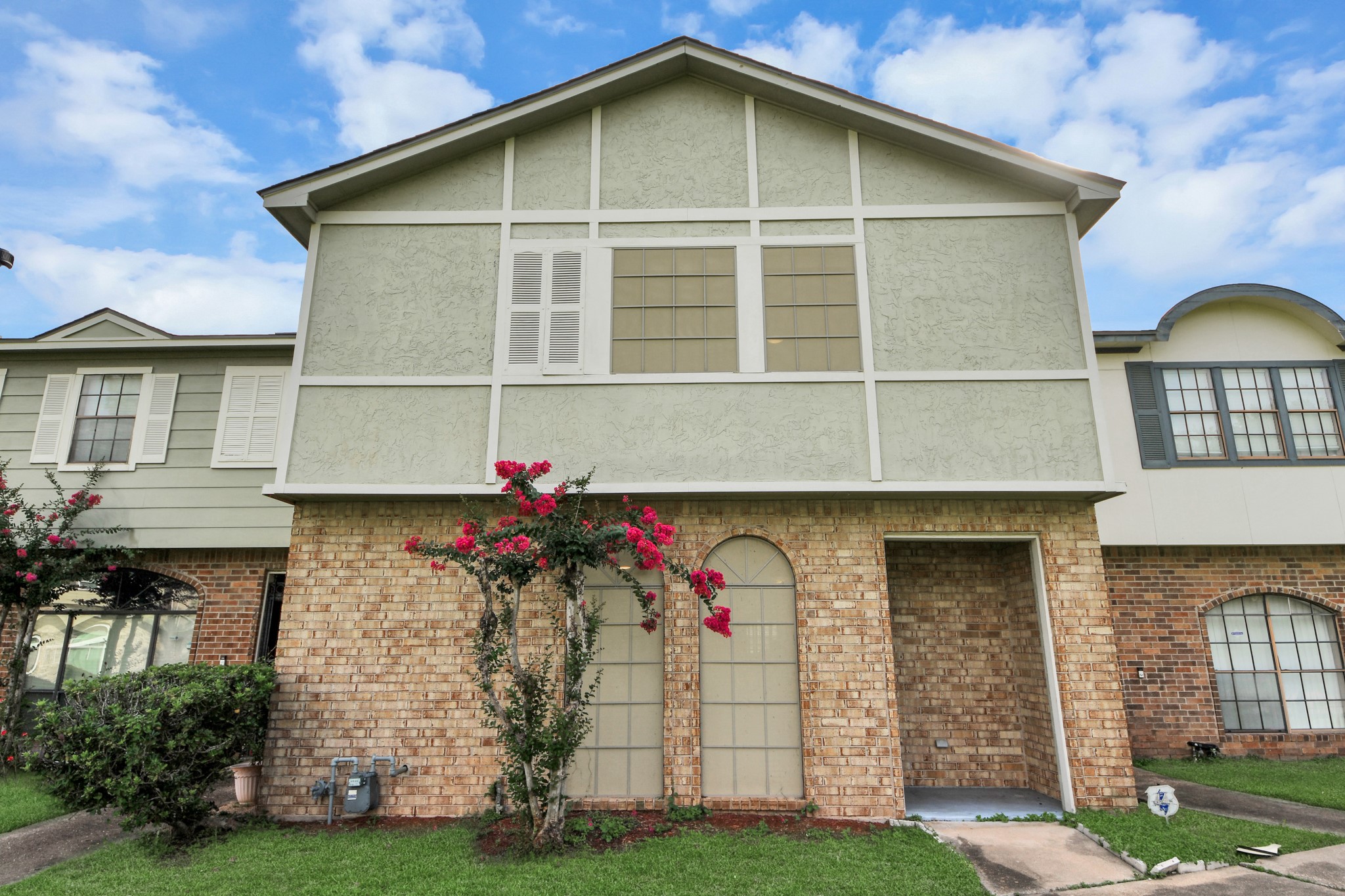 6470 Creekbend Drive Property Photo 3