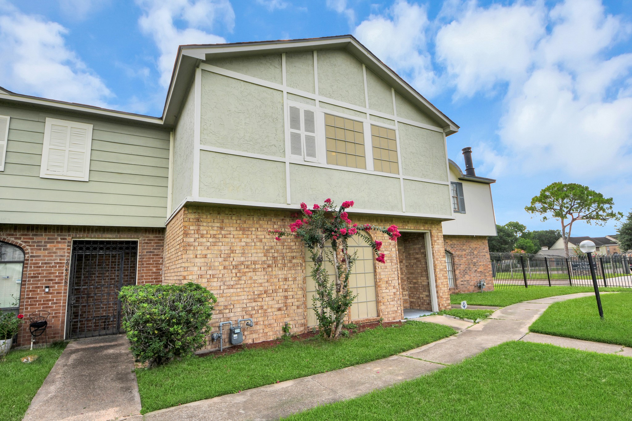6470 Creekbend Drive Property Photo 4