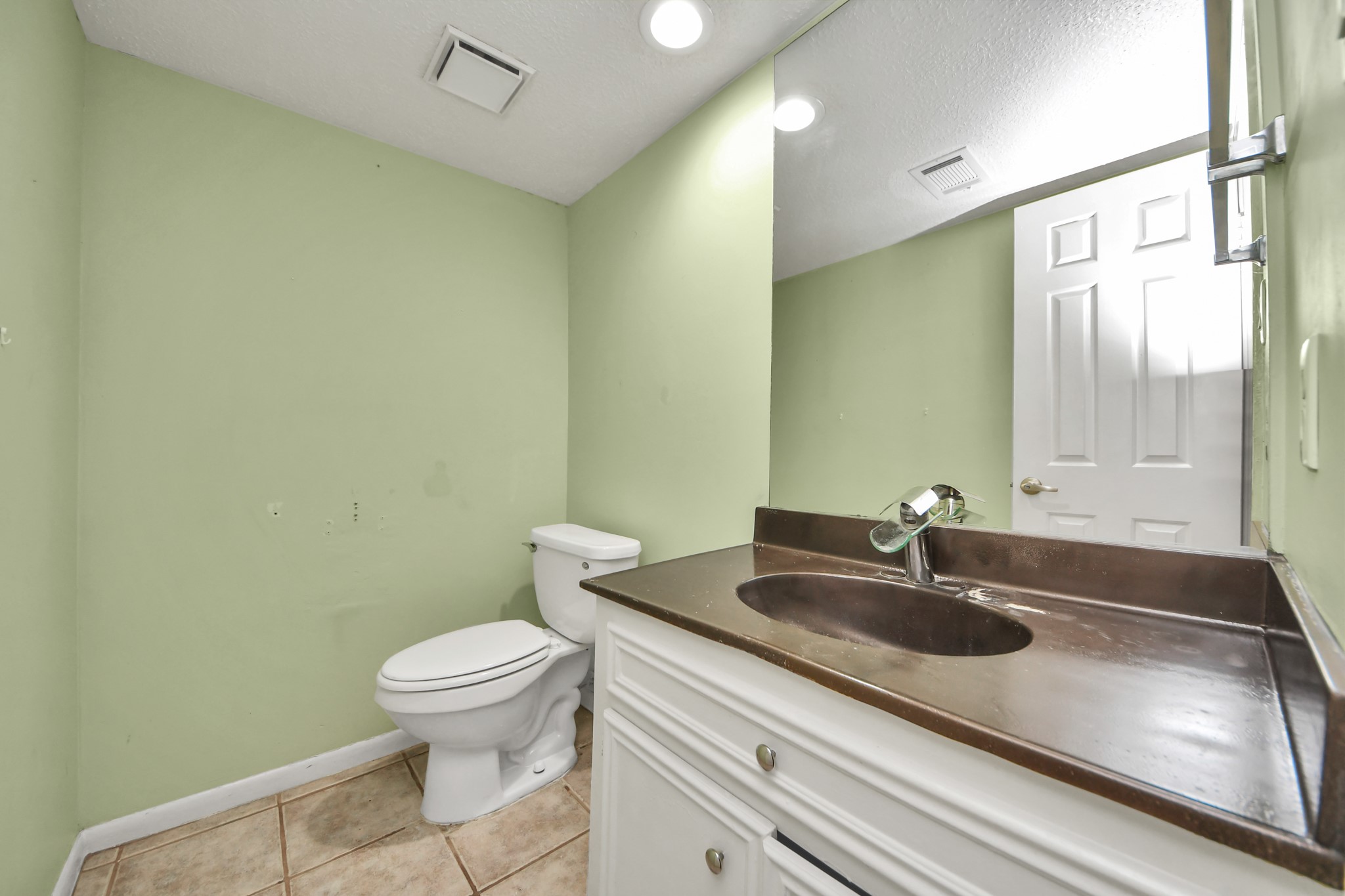 6470 Creekbend Drive Property Photo 12