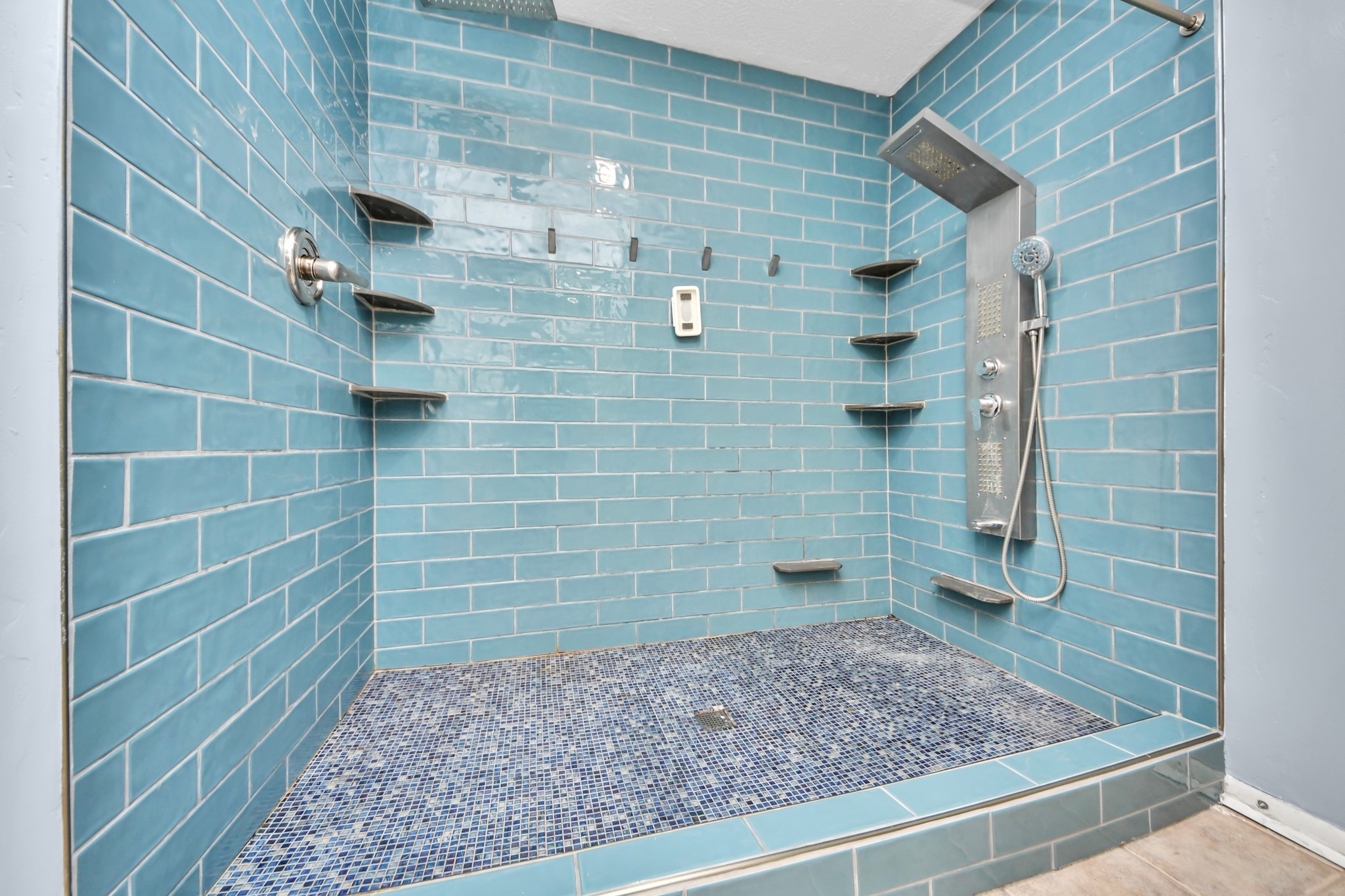 6470 Creekbend Drive Property Photo 27
