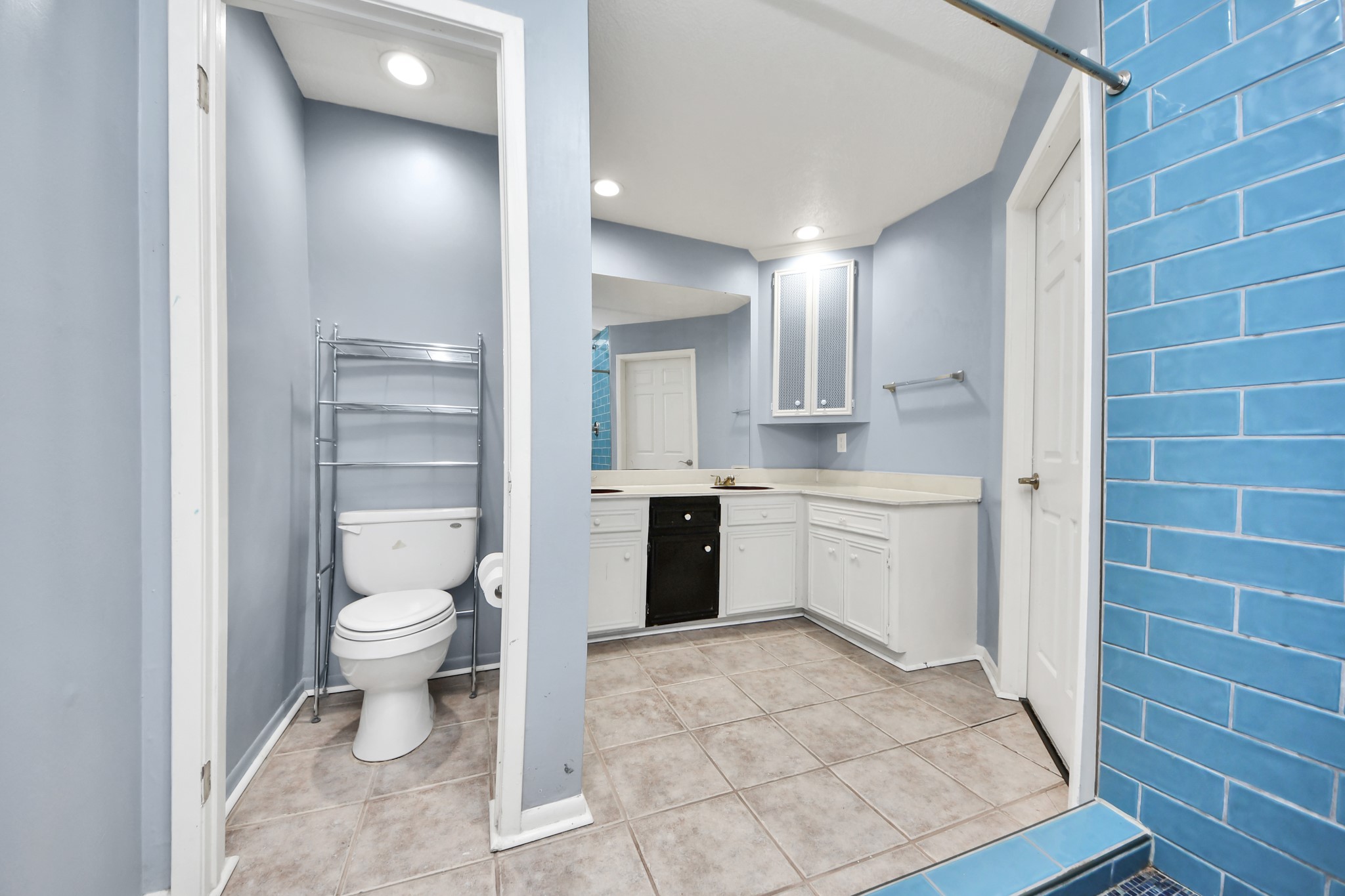 6470 Creekbend Drive Property Photo 28
