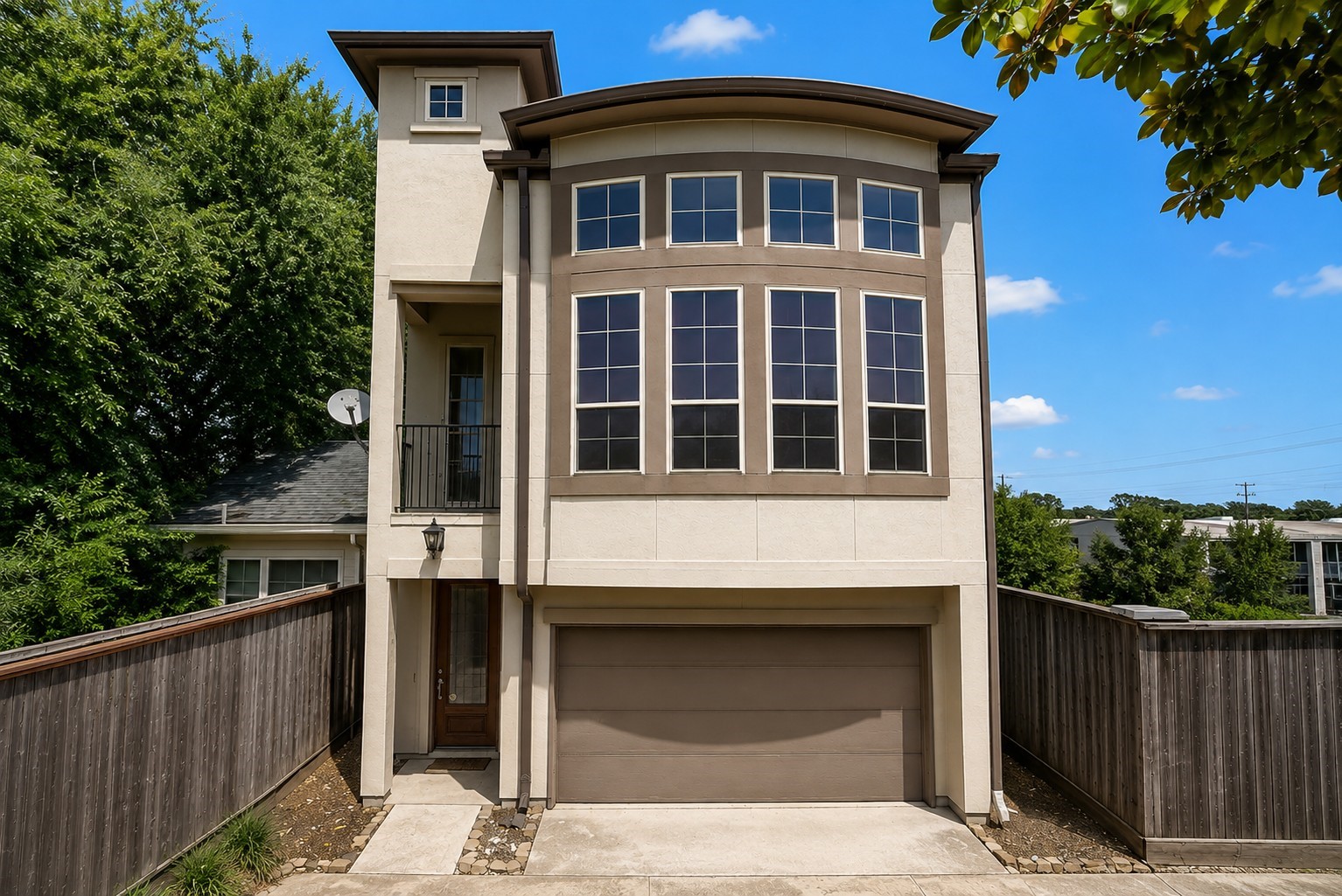 1616 Live Oak Street Property Photo 1