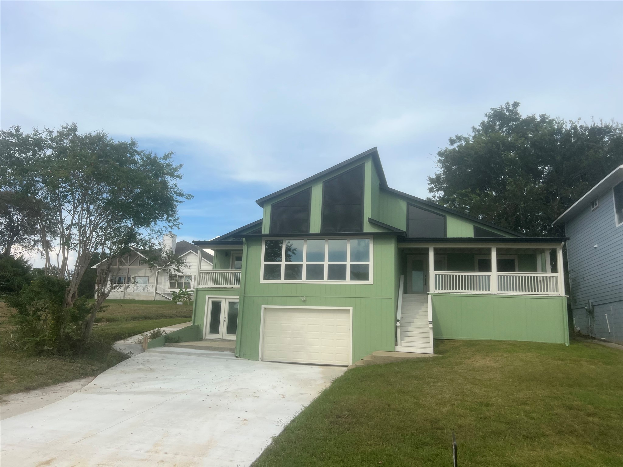 311 Edgewater Drive W Property Photo