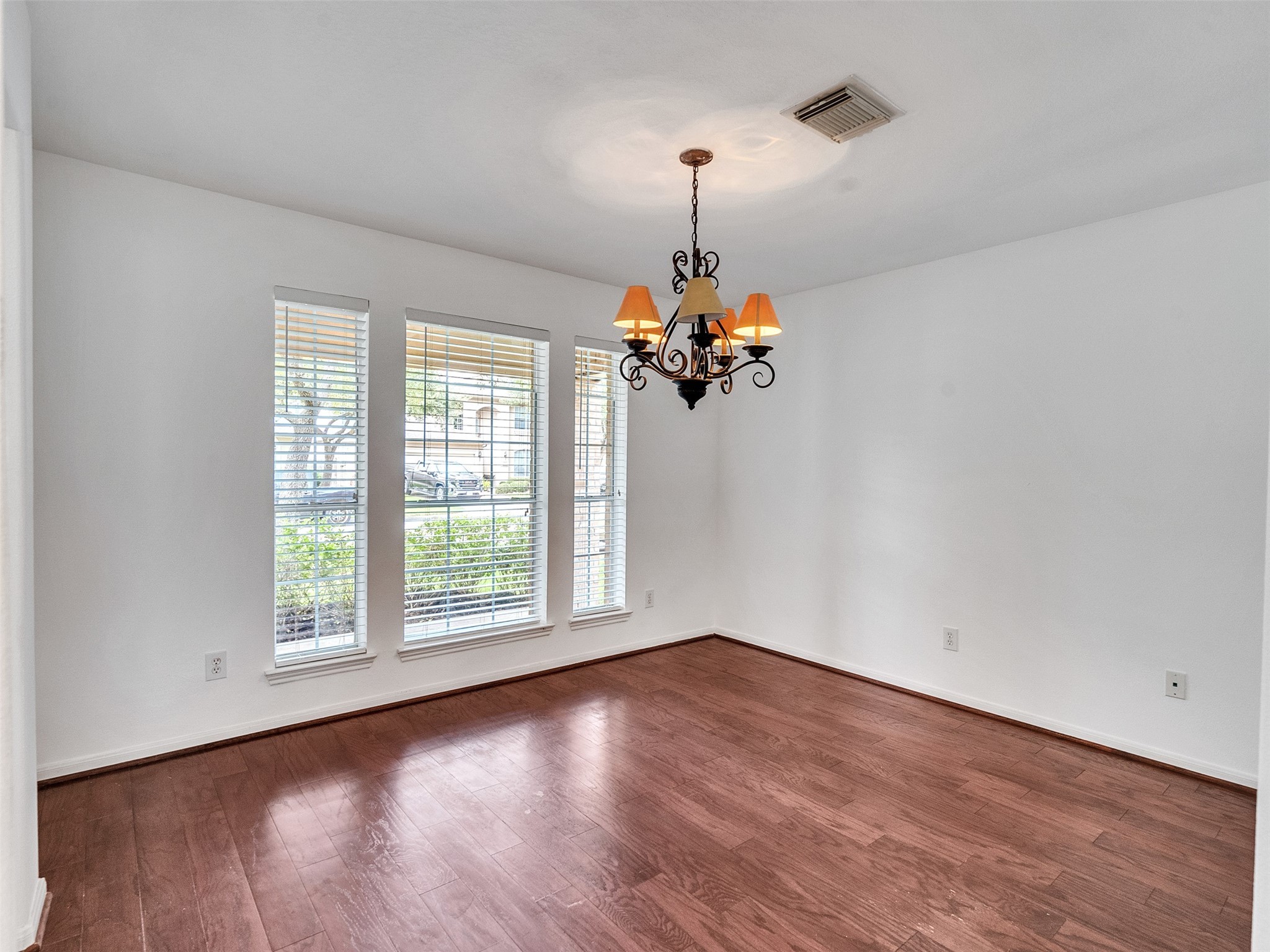 3307 Manor Tree Lane Property Photo 4