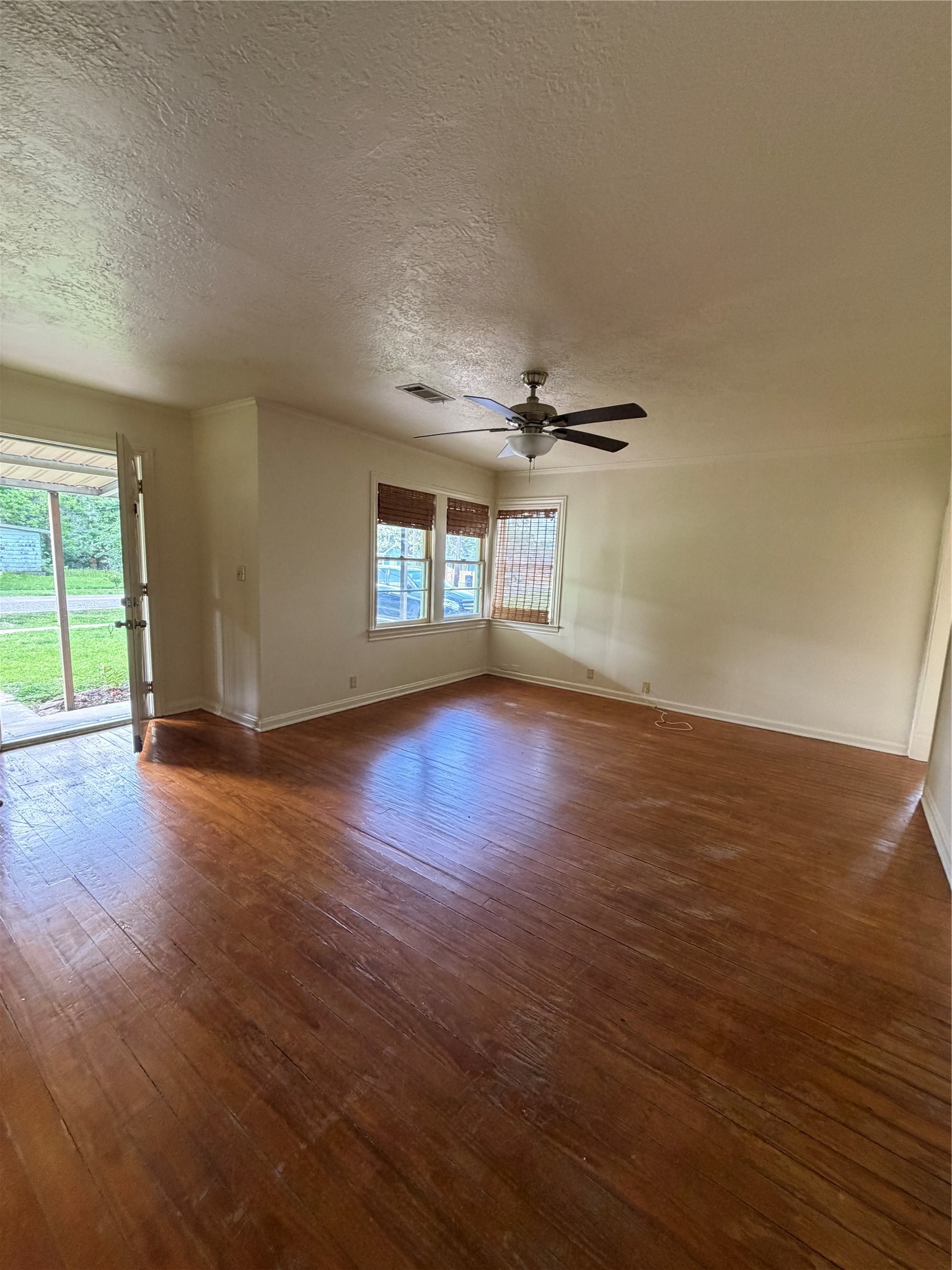 1002 W Willis Street Property Photo 3
