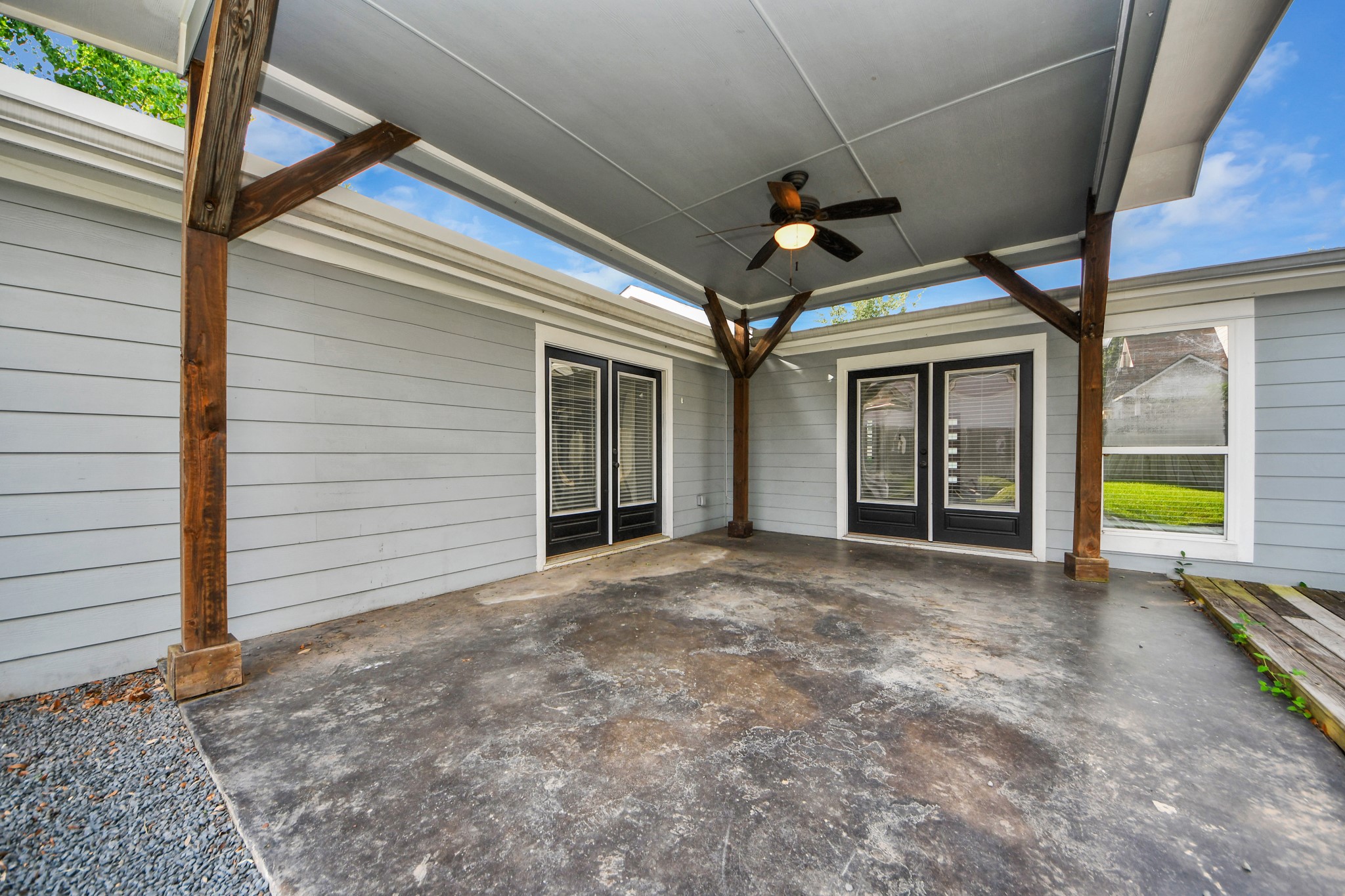 1108 Wakefield Drive Property Photo 3