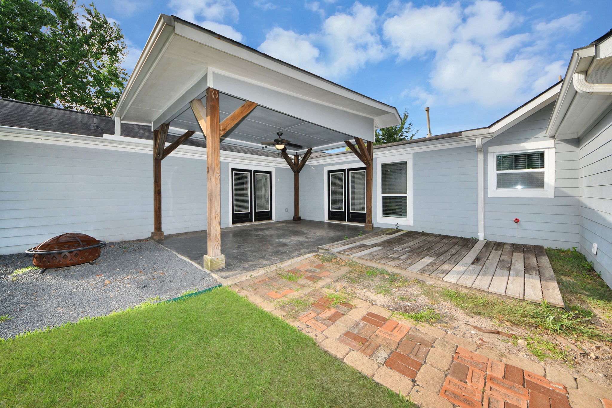 1108 Wakefield Drive Property Photo 4