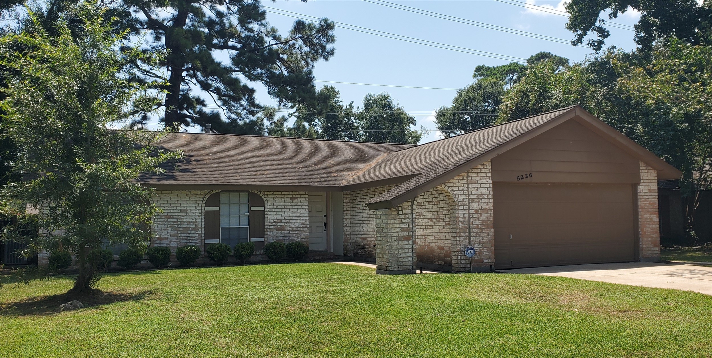 5226 Moonshadows Drive Property Photo 1