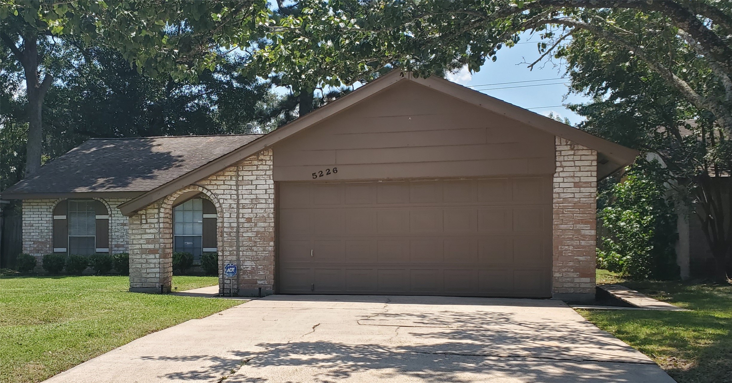 5226 Moonshadows Drive Property Photo 2