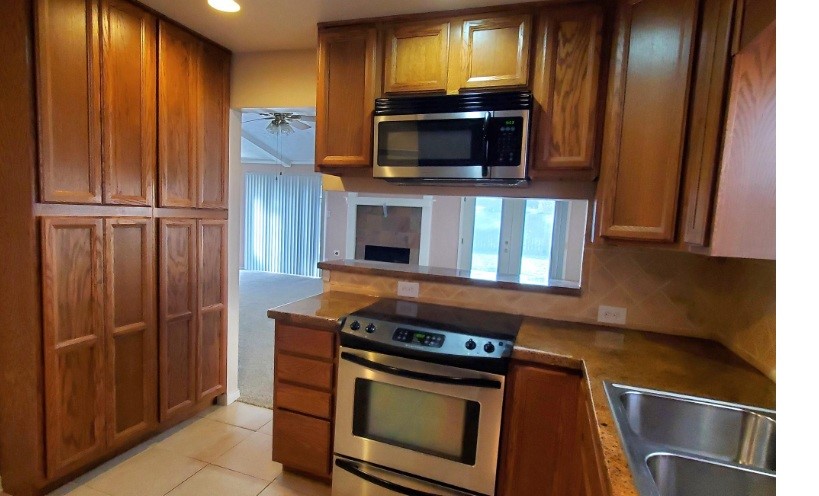 5226 Moonshadows Drive Property Photo 7
