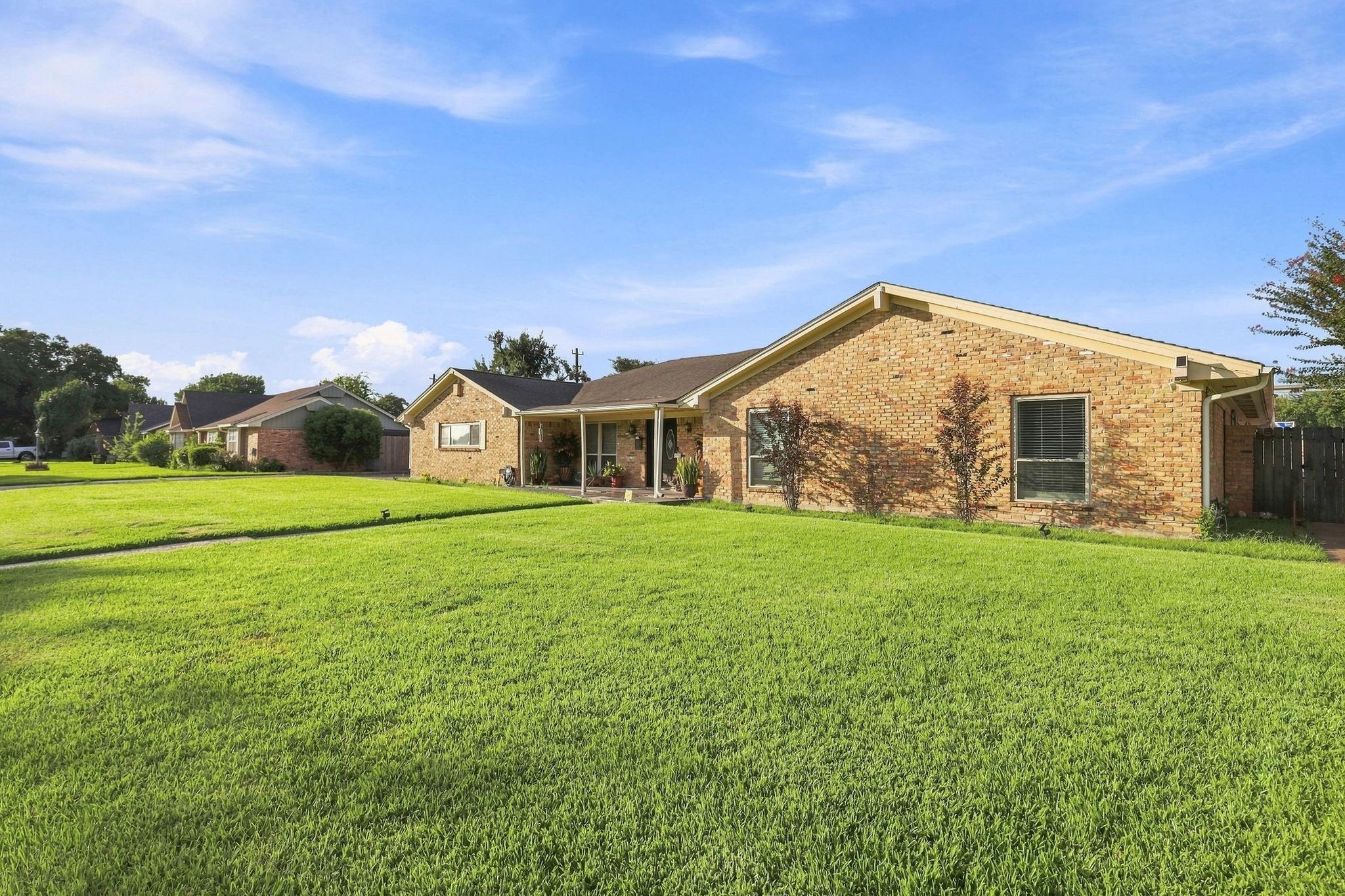 315 Stonehenge Lane, Houston Tx 77015 Property Photo 2