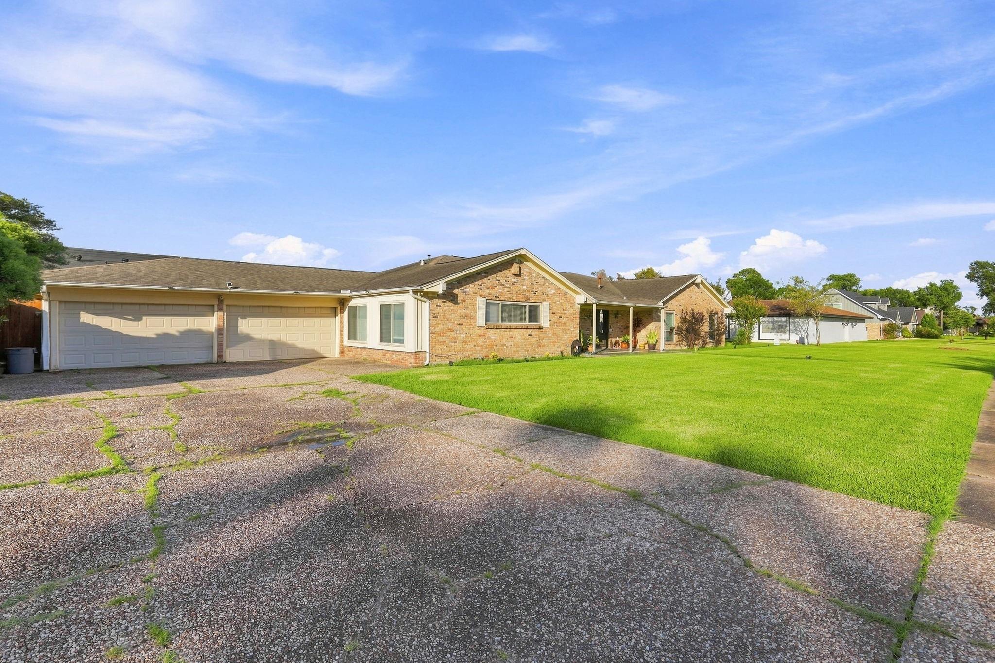 315 Stonehenge Lane Property Photo 3