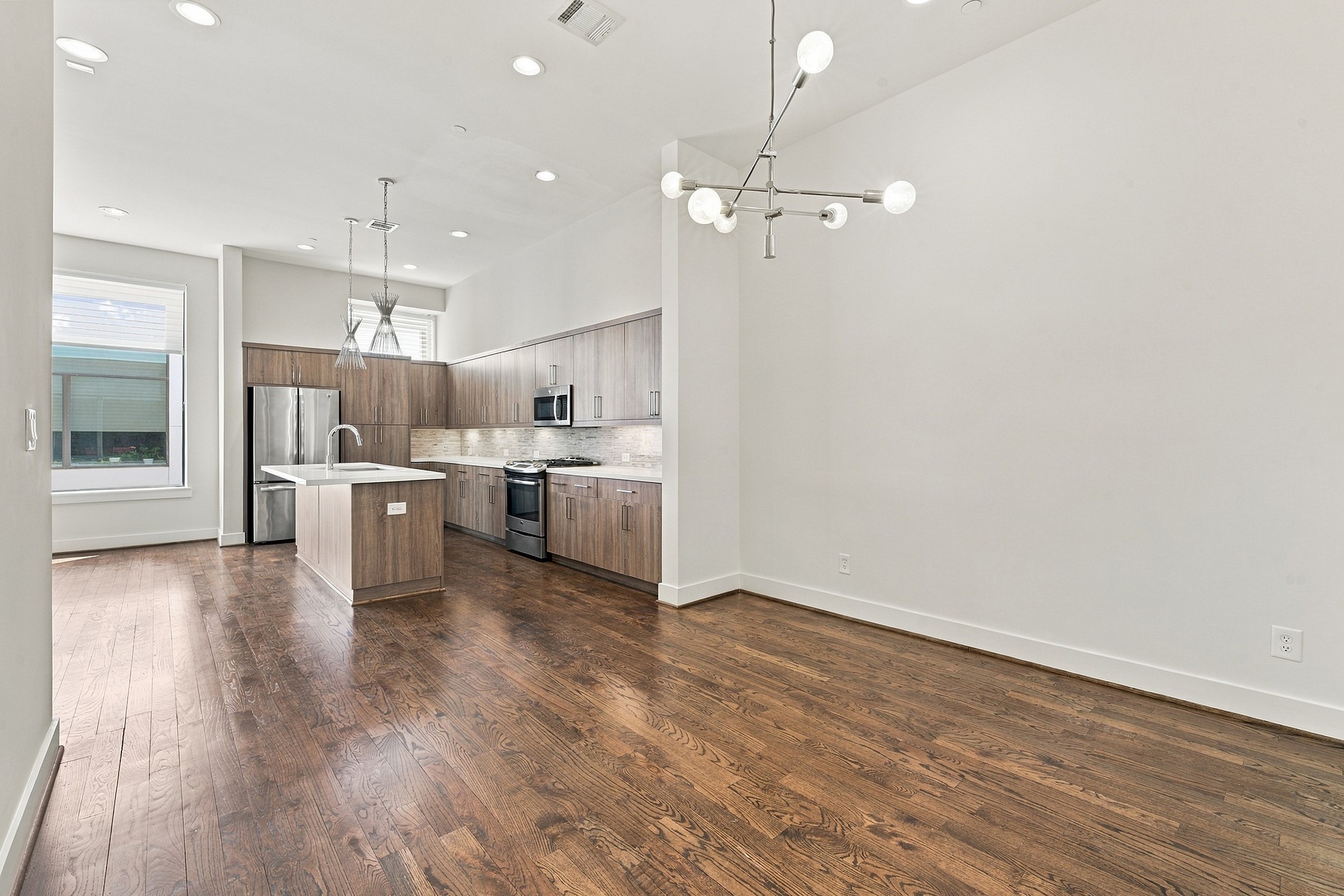 1004 California Street 203 Property Photo 3