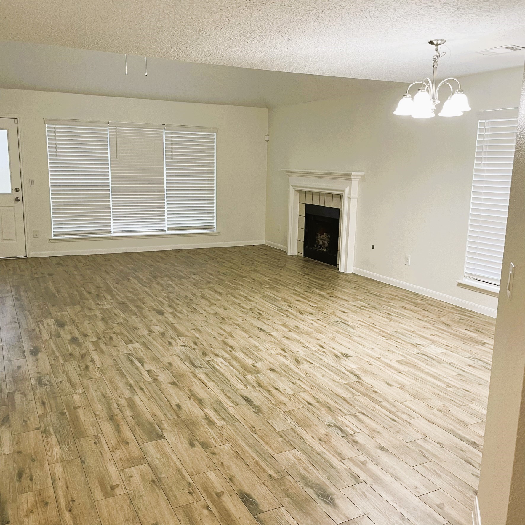 18143 Holly Forest Drive Property Photo 4