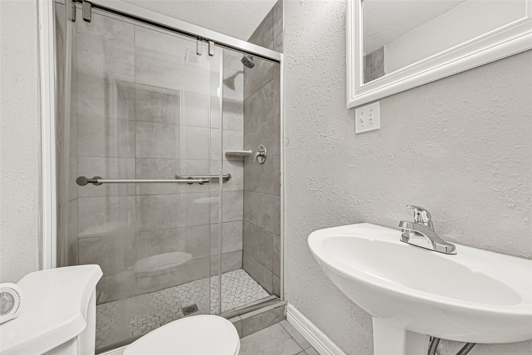306 E 38th Street Property Photo 23