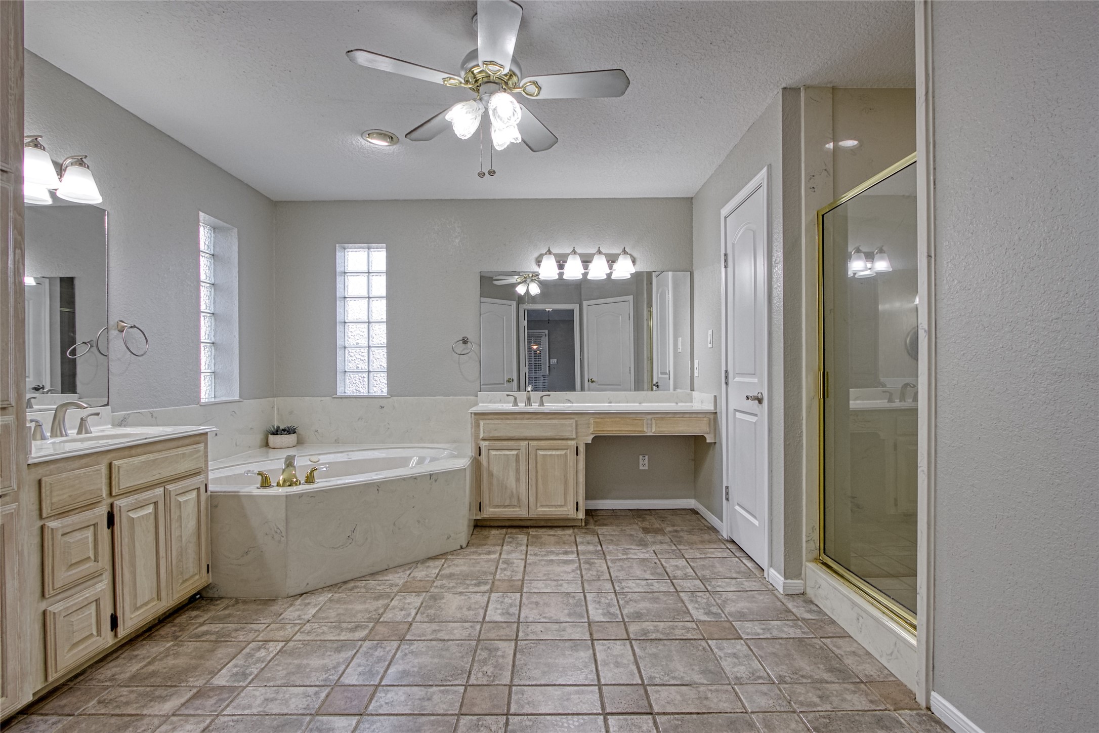 9 N Cay Court Property Photo 17