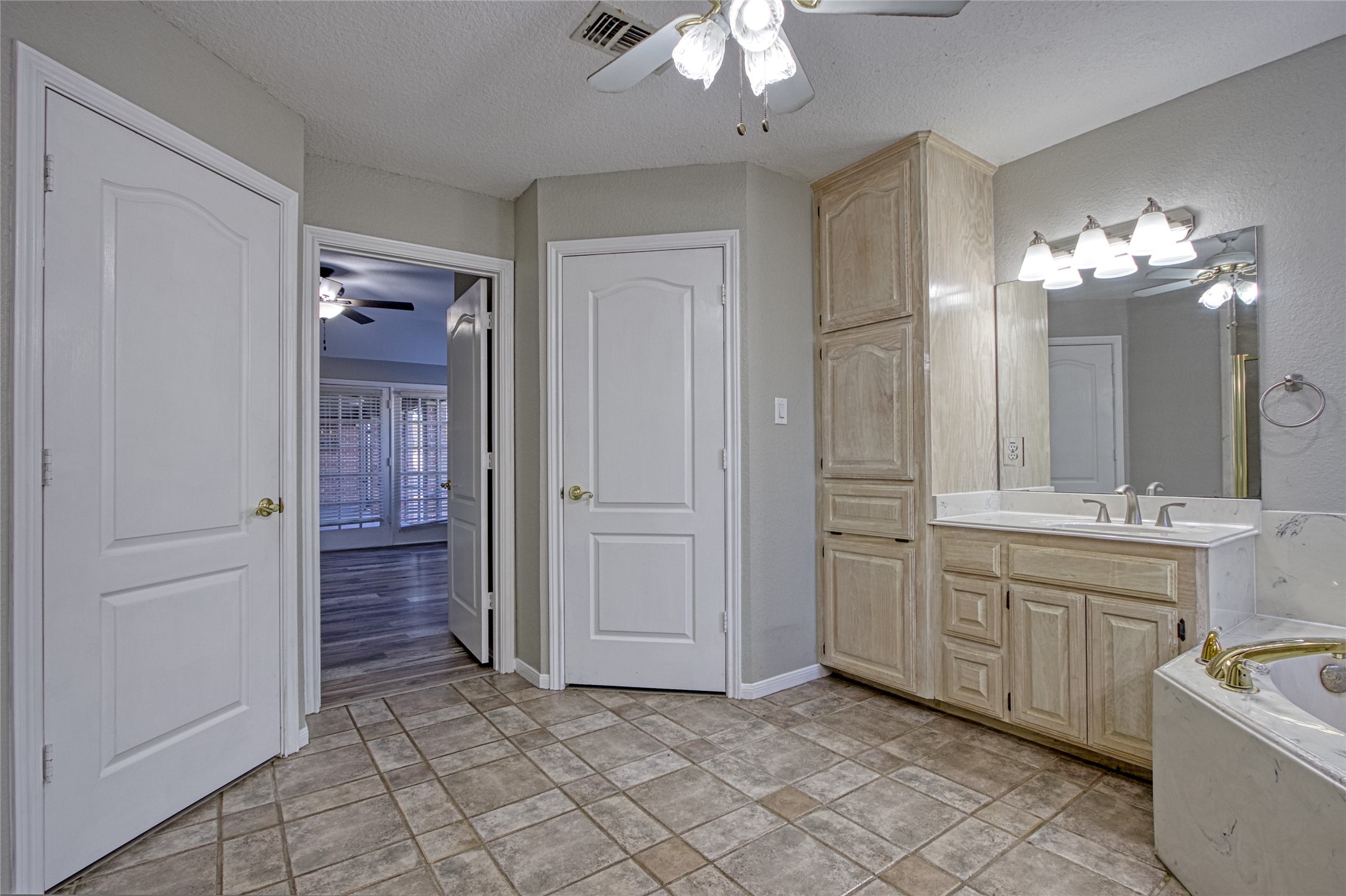 9 N Cay Court Property Photo 18