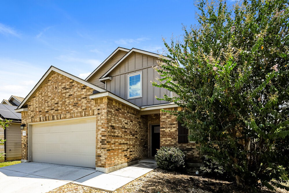 15815 Spruce River Court Property Photo 4