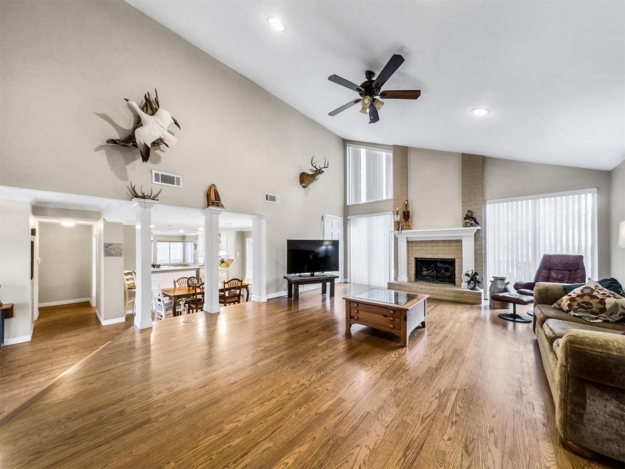 15621 Elwood Drive Property Photo 3