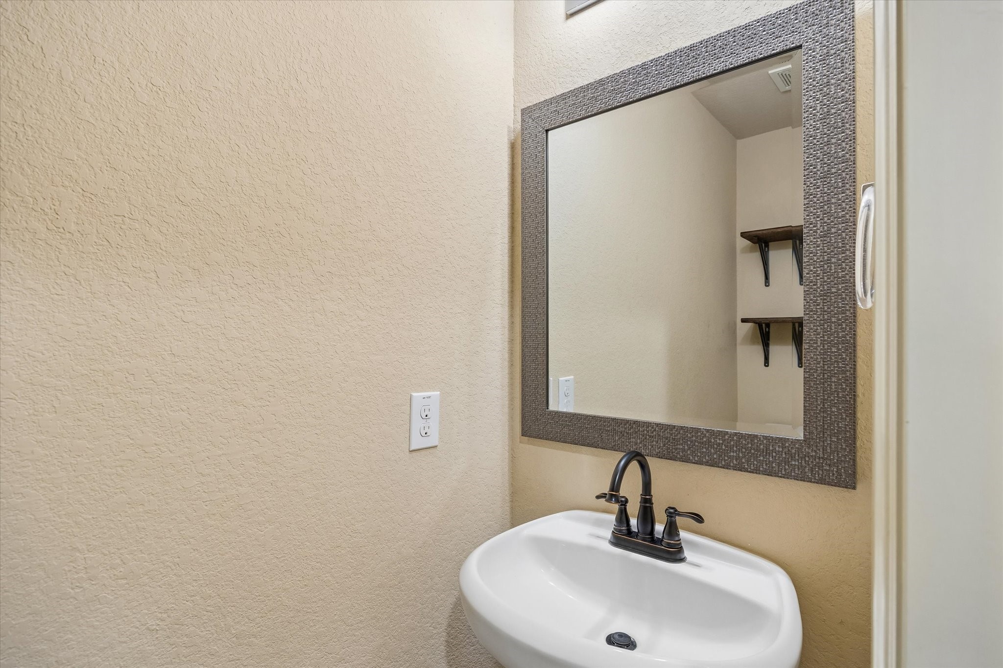 11927 Golden Lodge Lane Property Photo 9