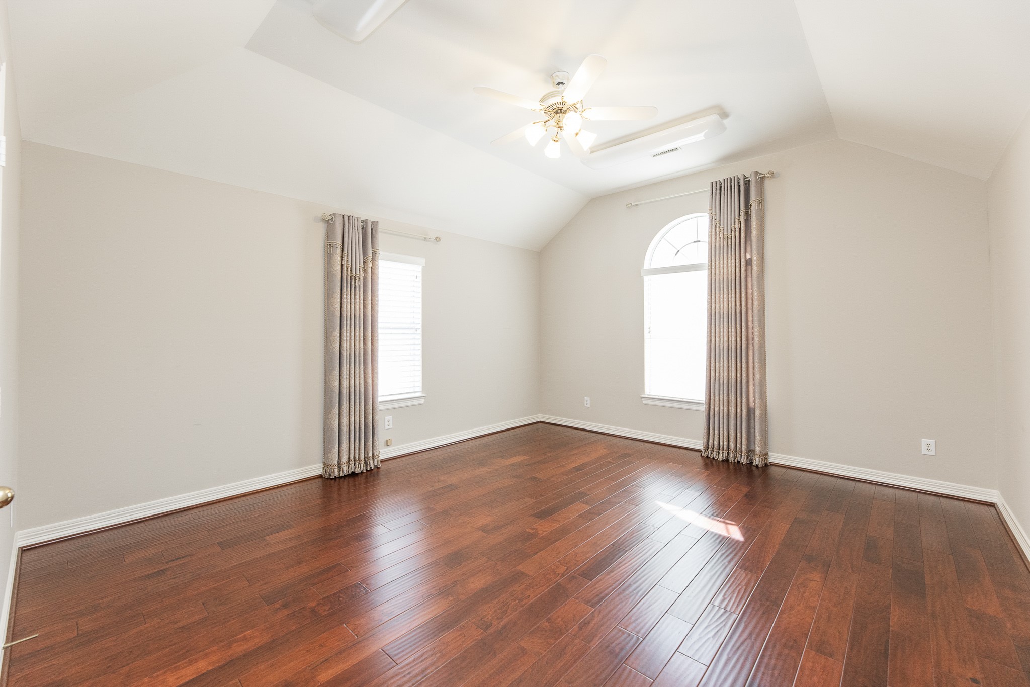 1907 Waterside Drive Property Photo 40