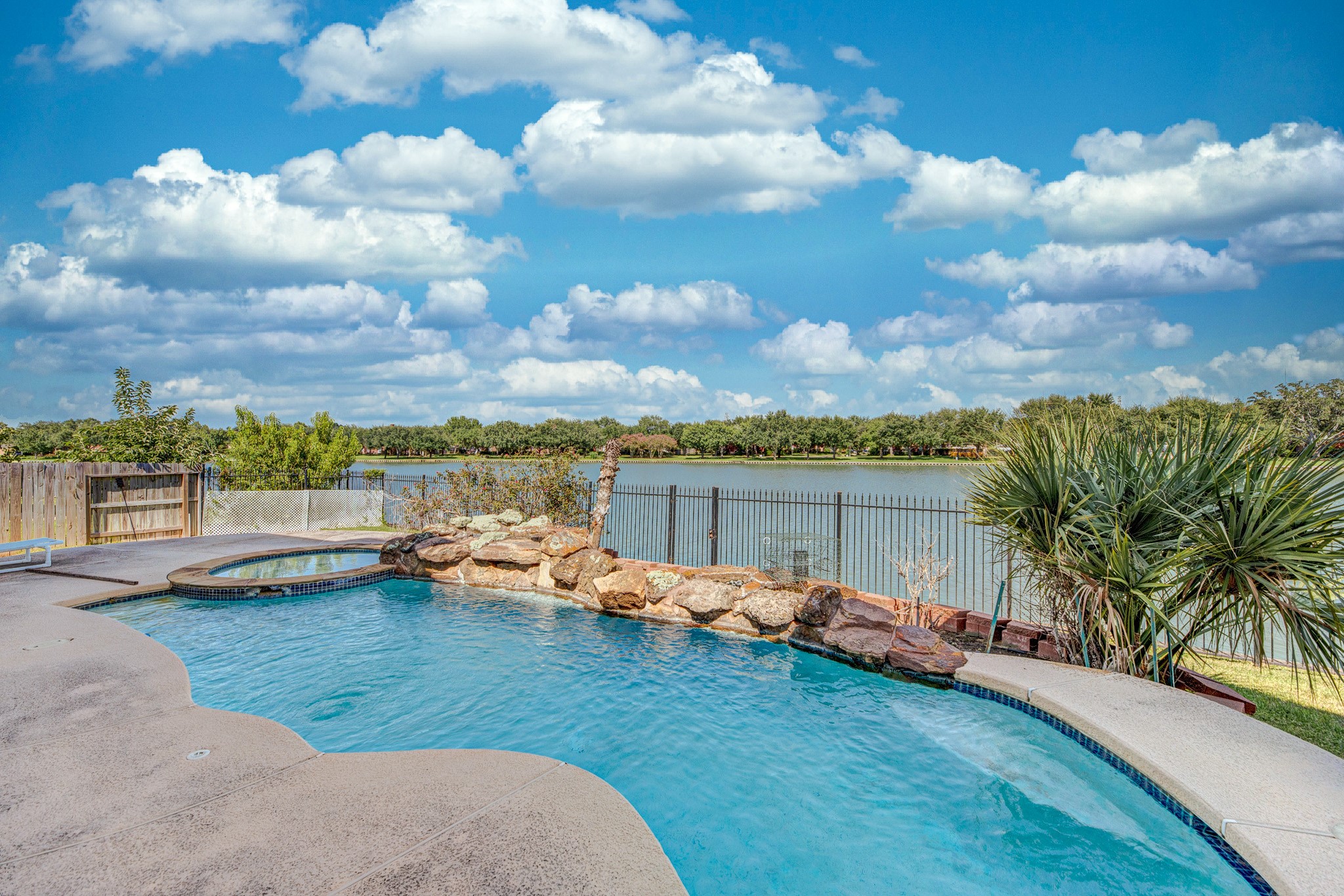 1907 Waterside Drive Property Photo 45