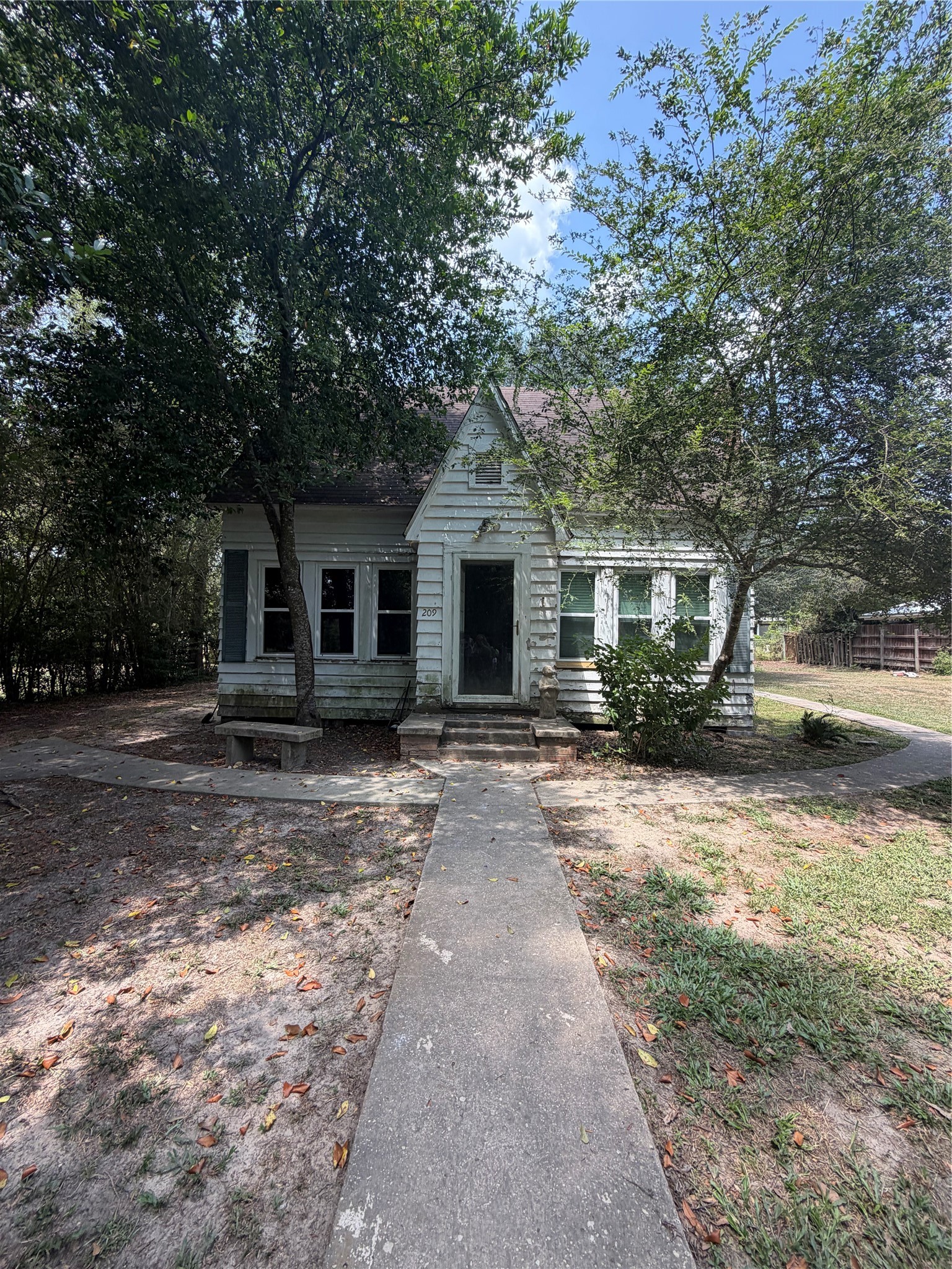 209 Sutton Street Property Photo 1