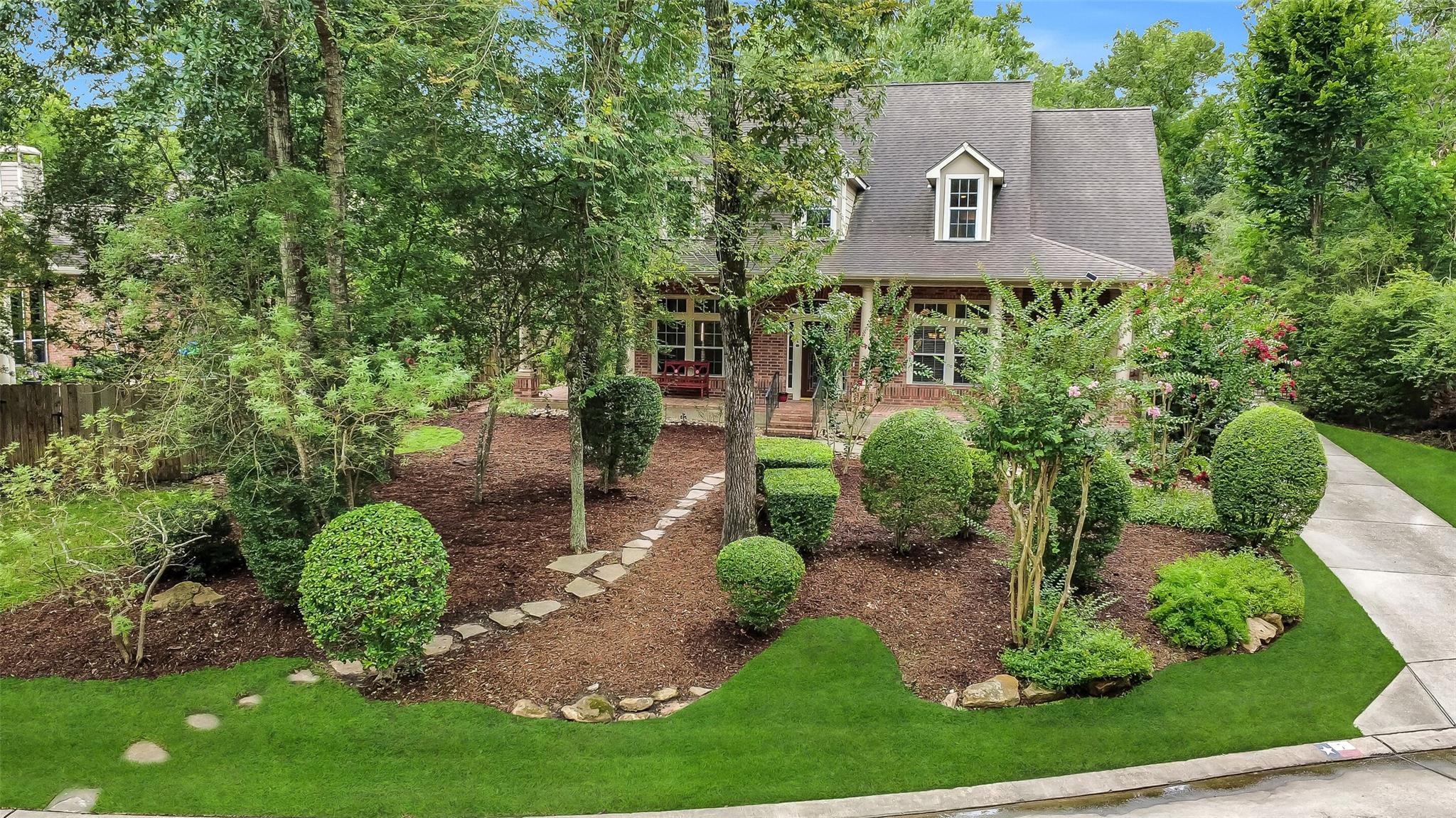 7 Larkspur Trail, The Woodlands Tx 77382 Property Photo 4