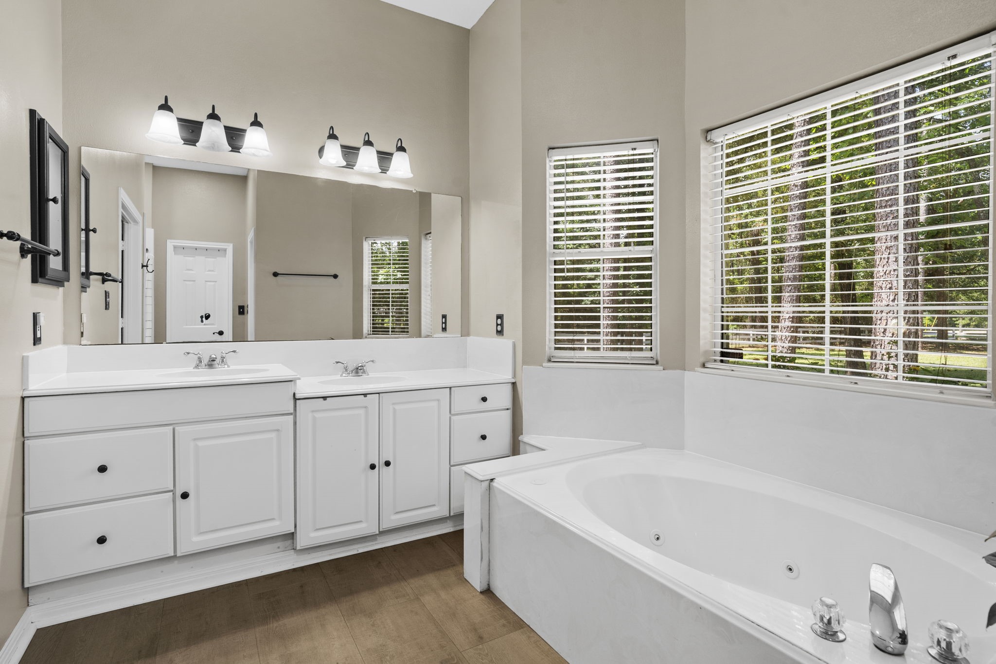 19610 Timber Ridge Drive Property Photo 25