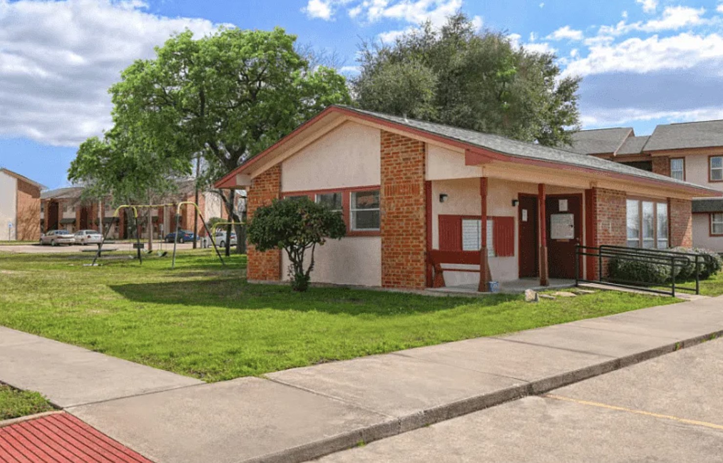1100 W Austin St Property Photo 2